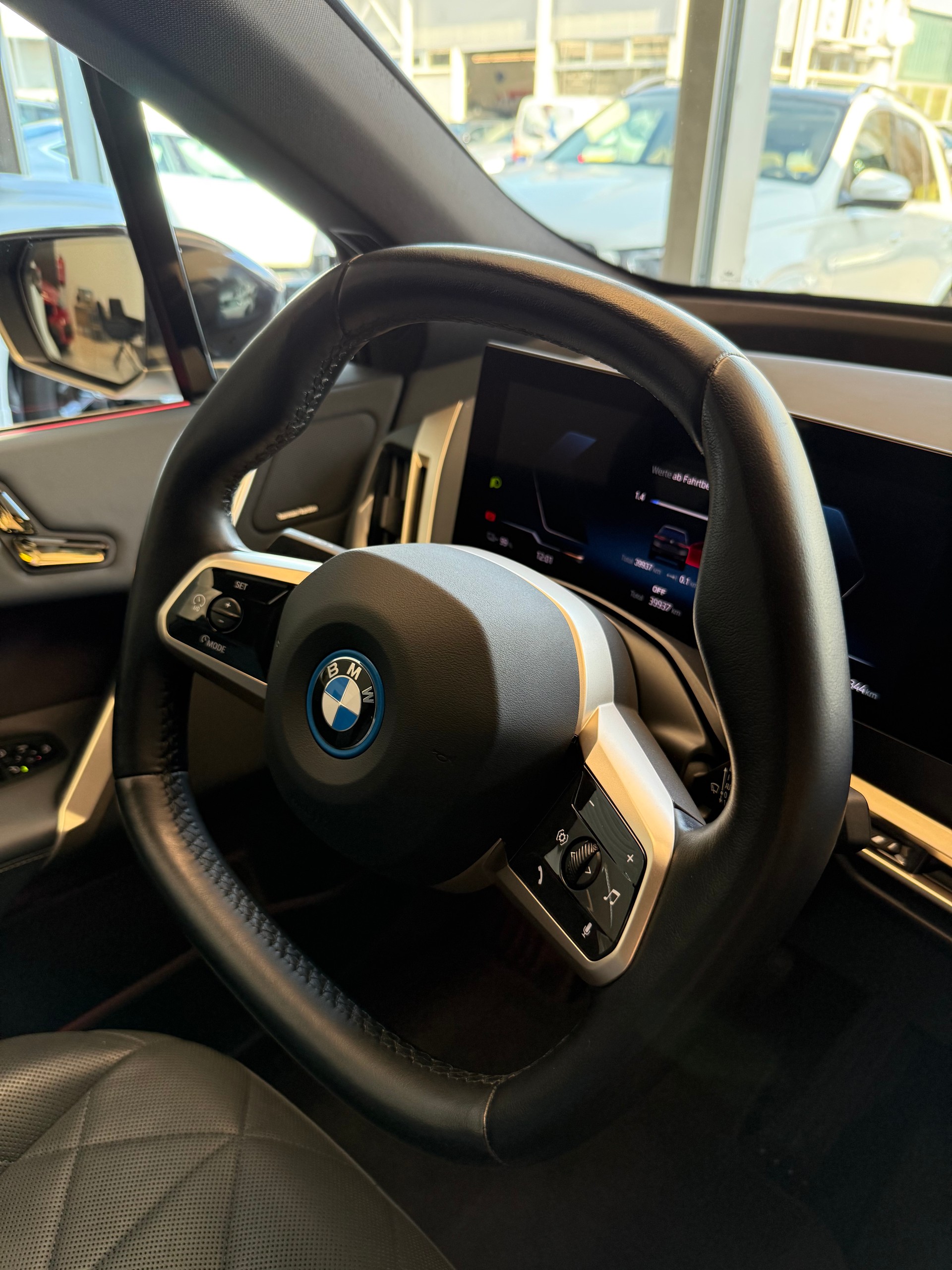 BMW iX xDrive40 Launch Edition | SOH 99.98%-image-15
