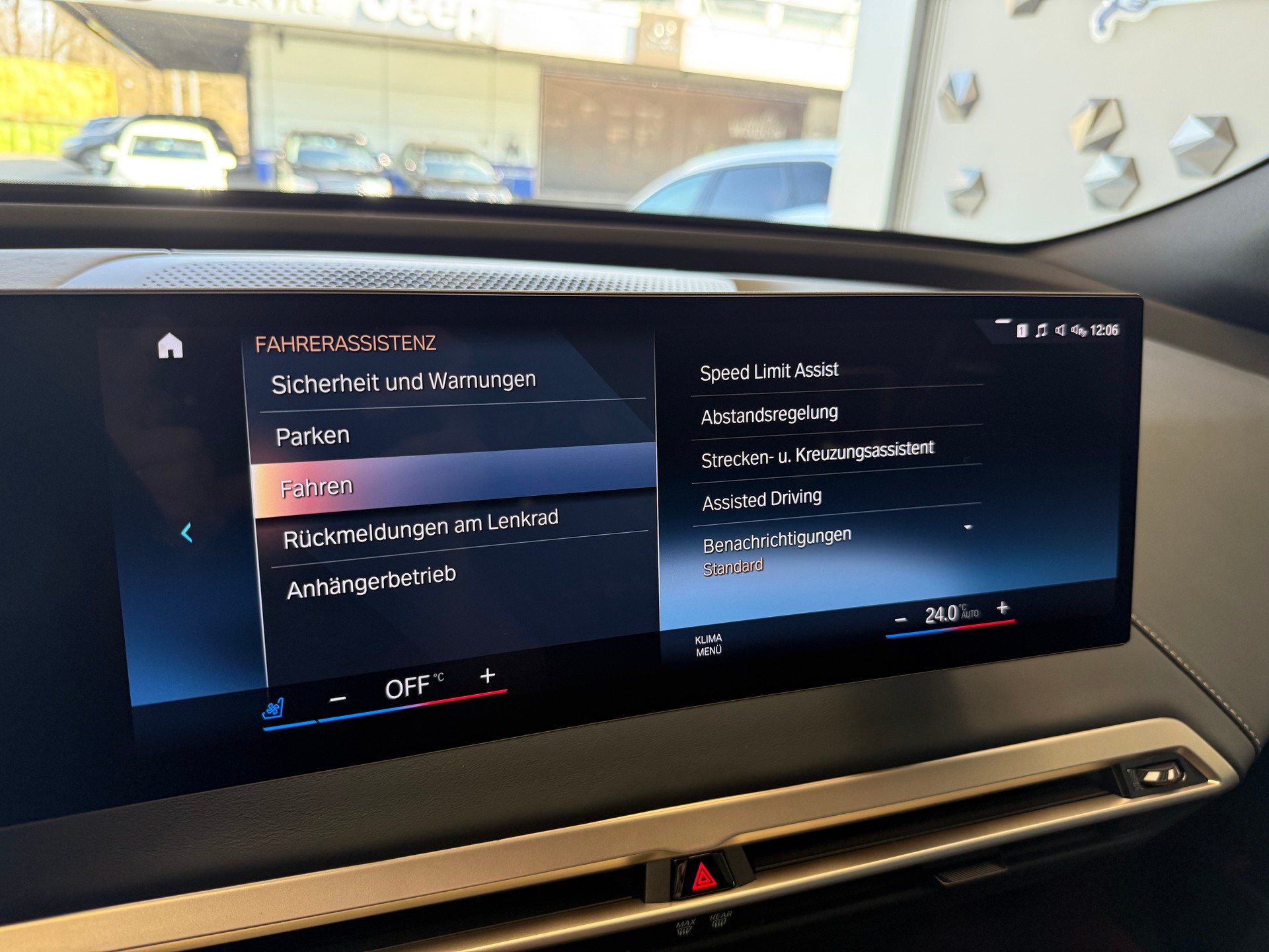 BMW iX xDrive40 Launch Edition | SOH 99.98%-image-17