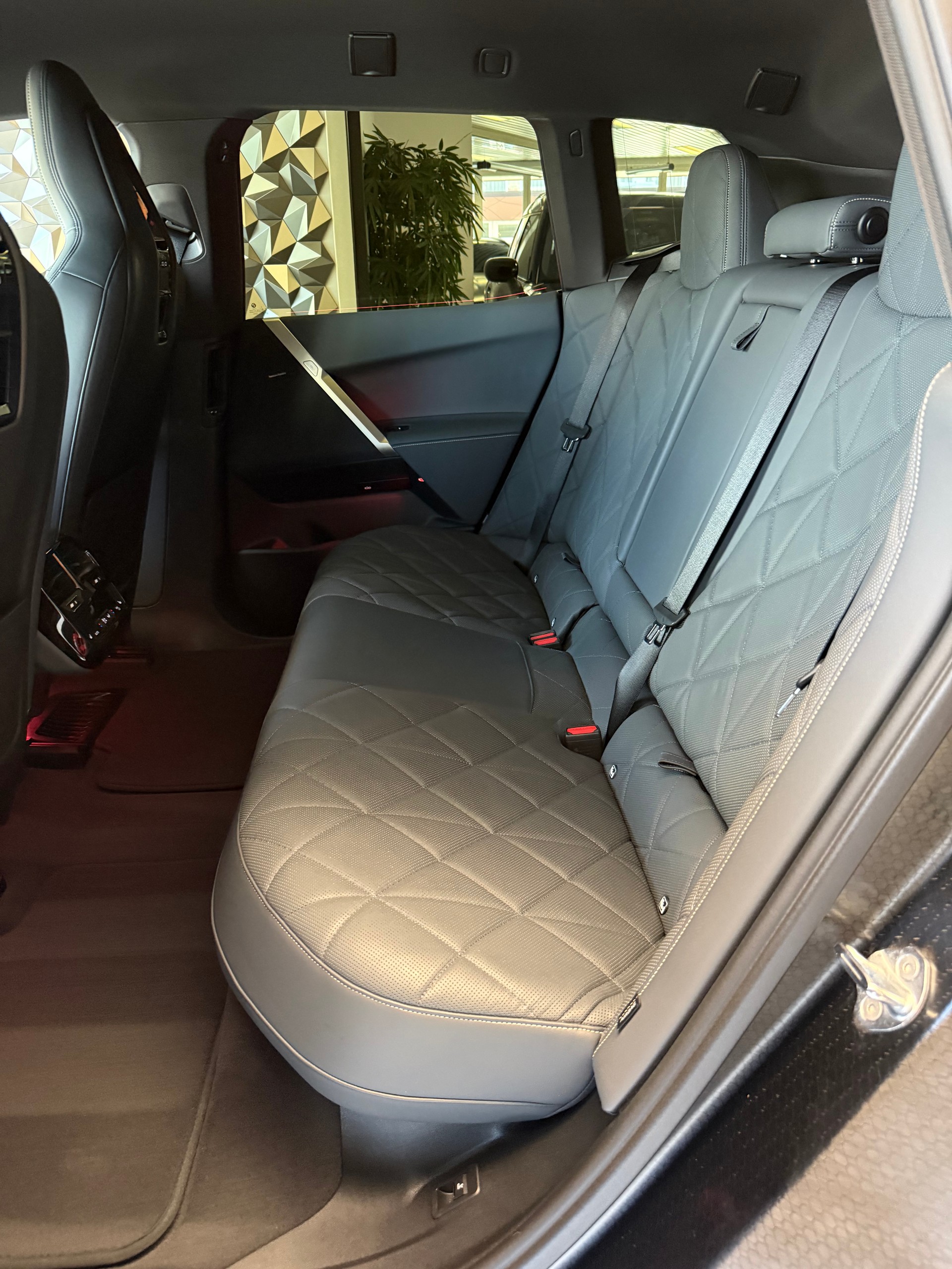 BMW iX xDrive40 Launch Edition | SOH 99.98%-image-8