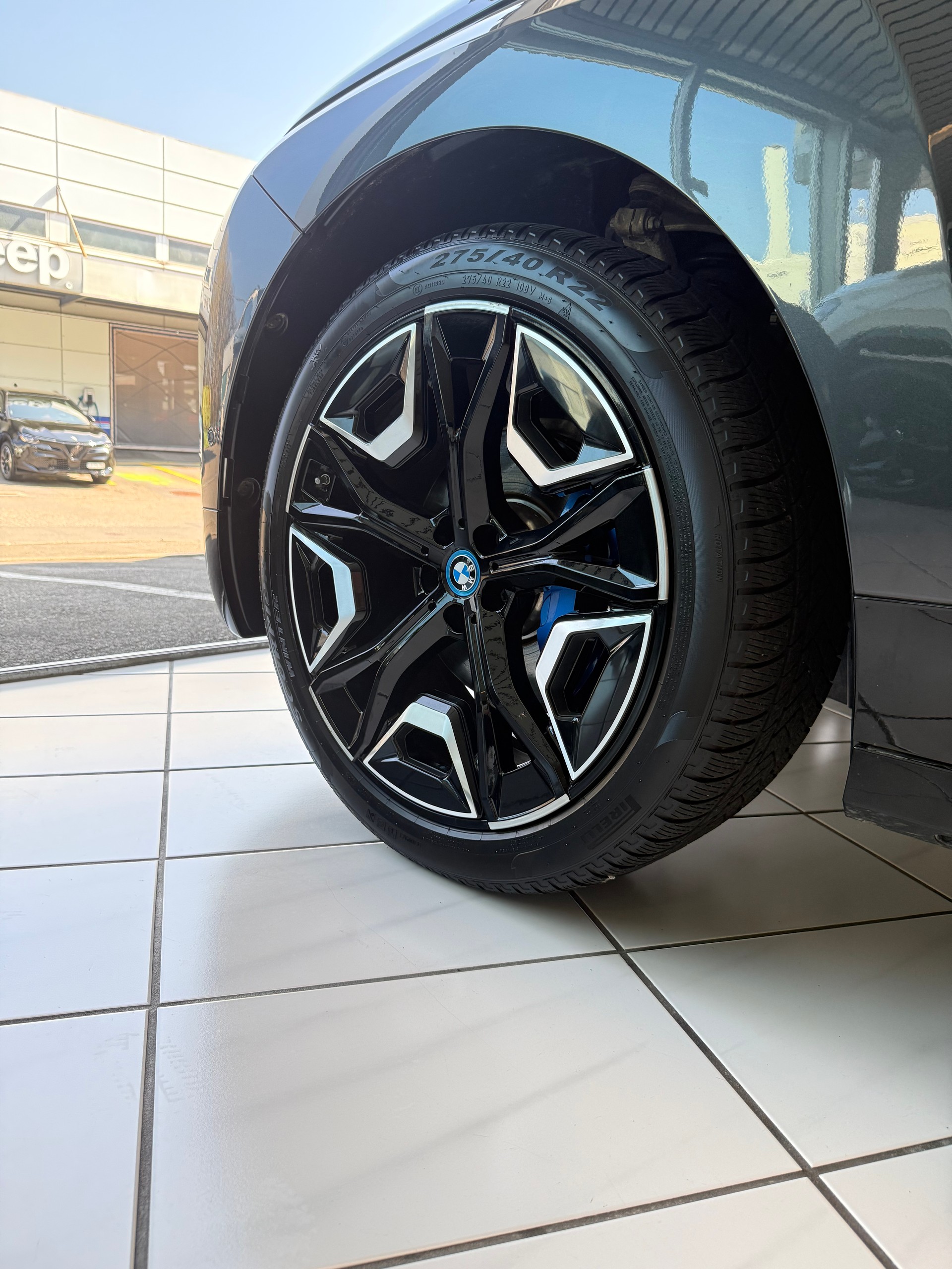 BMW iX xDrive40 Launch Edition | SOH 99.98%-image-27