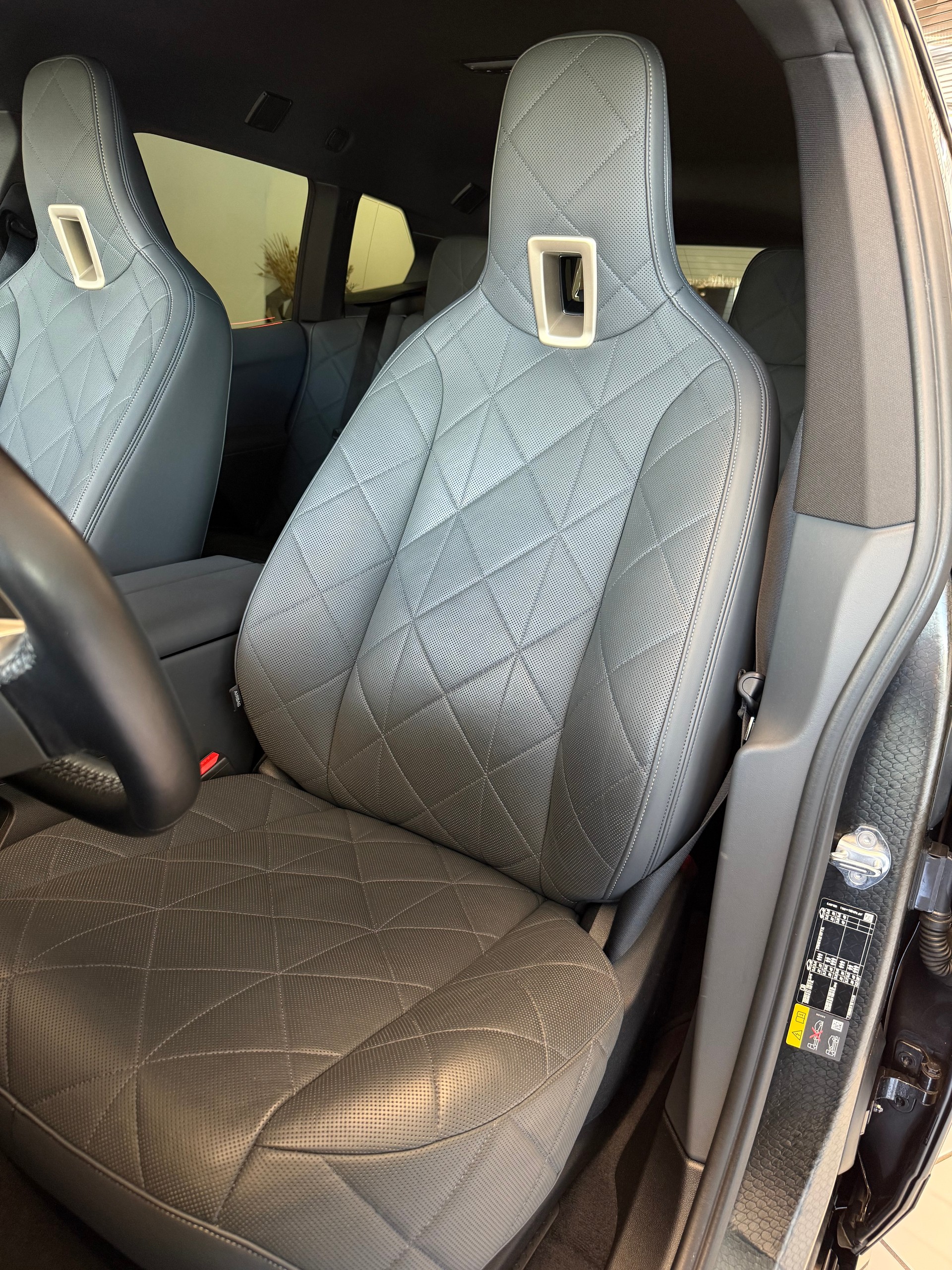 BMW iX xDrive40 Launch Edition | SOH 99.98%-image-6