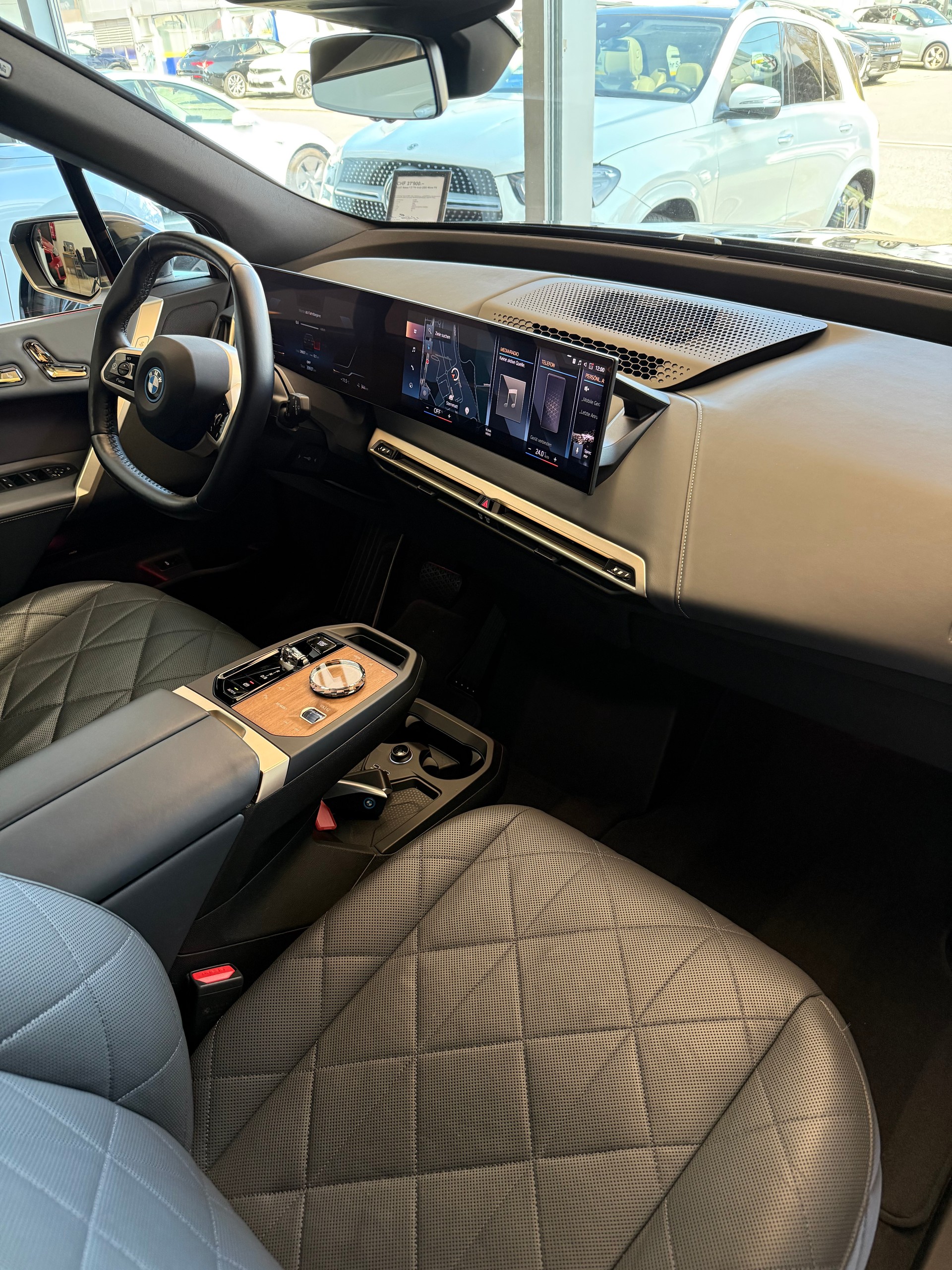 BMW iX xDrive40 Launch Edition | SOH 99.98%-image-14