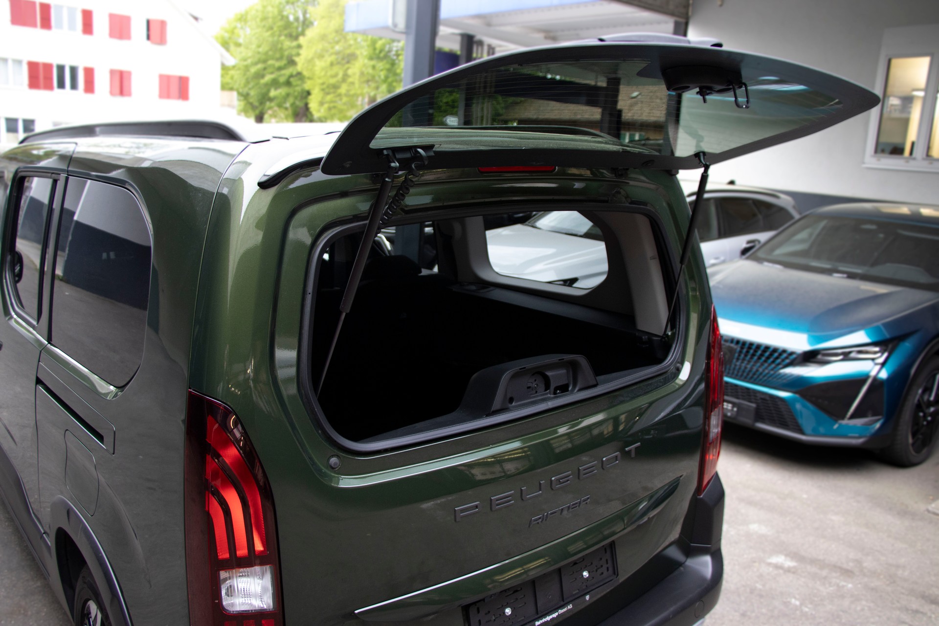 PEUGEOT Rifter Long 1.5 BlueHDi GT EAT8-showroom-element-3
