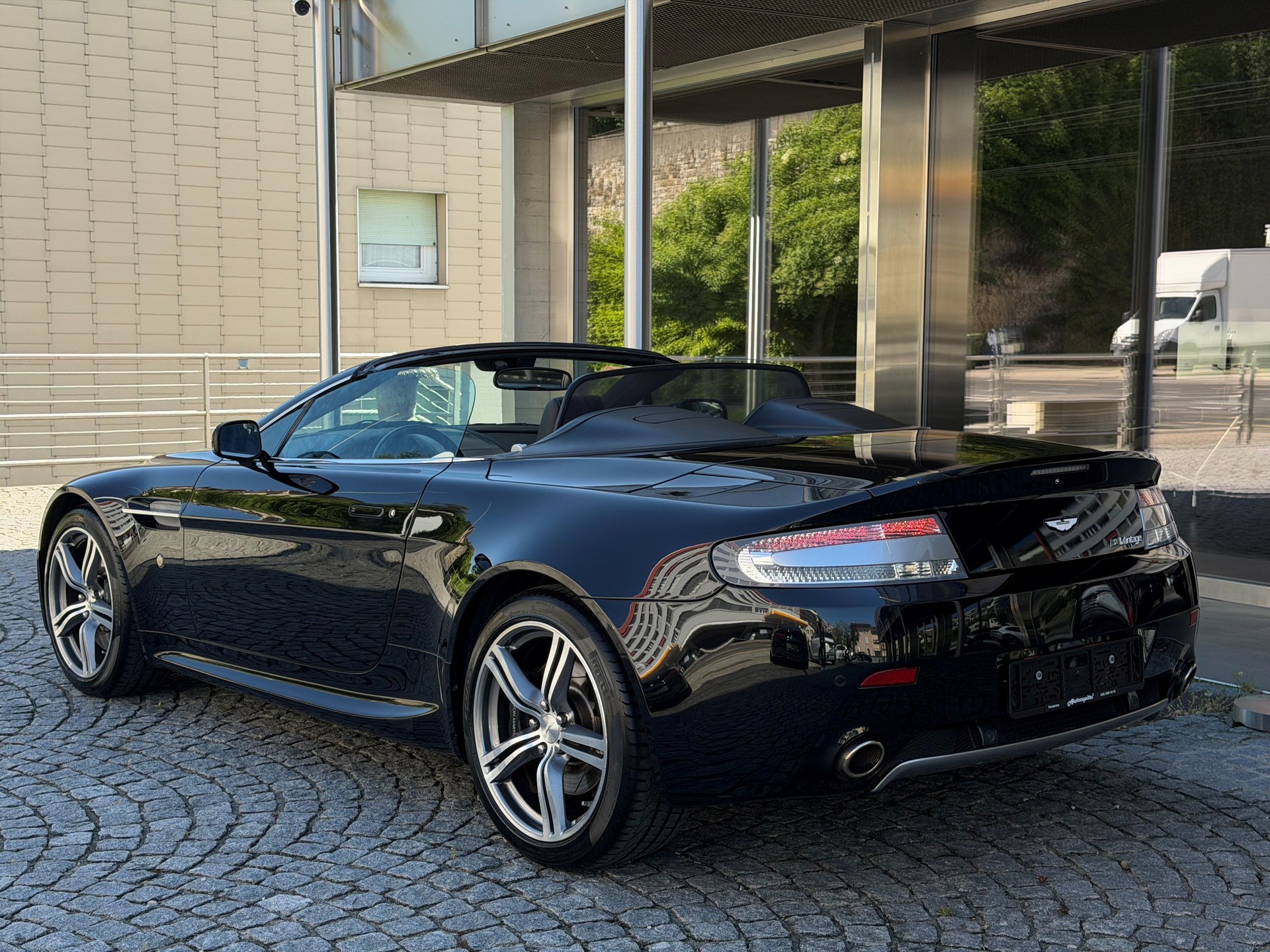 ASTON MARTIN V8 Vantage 4.3 N400-image-3