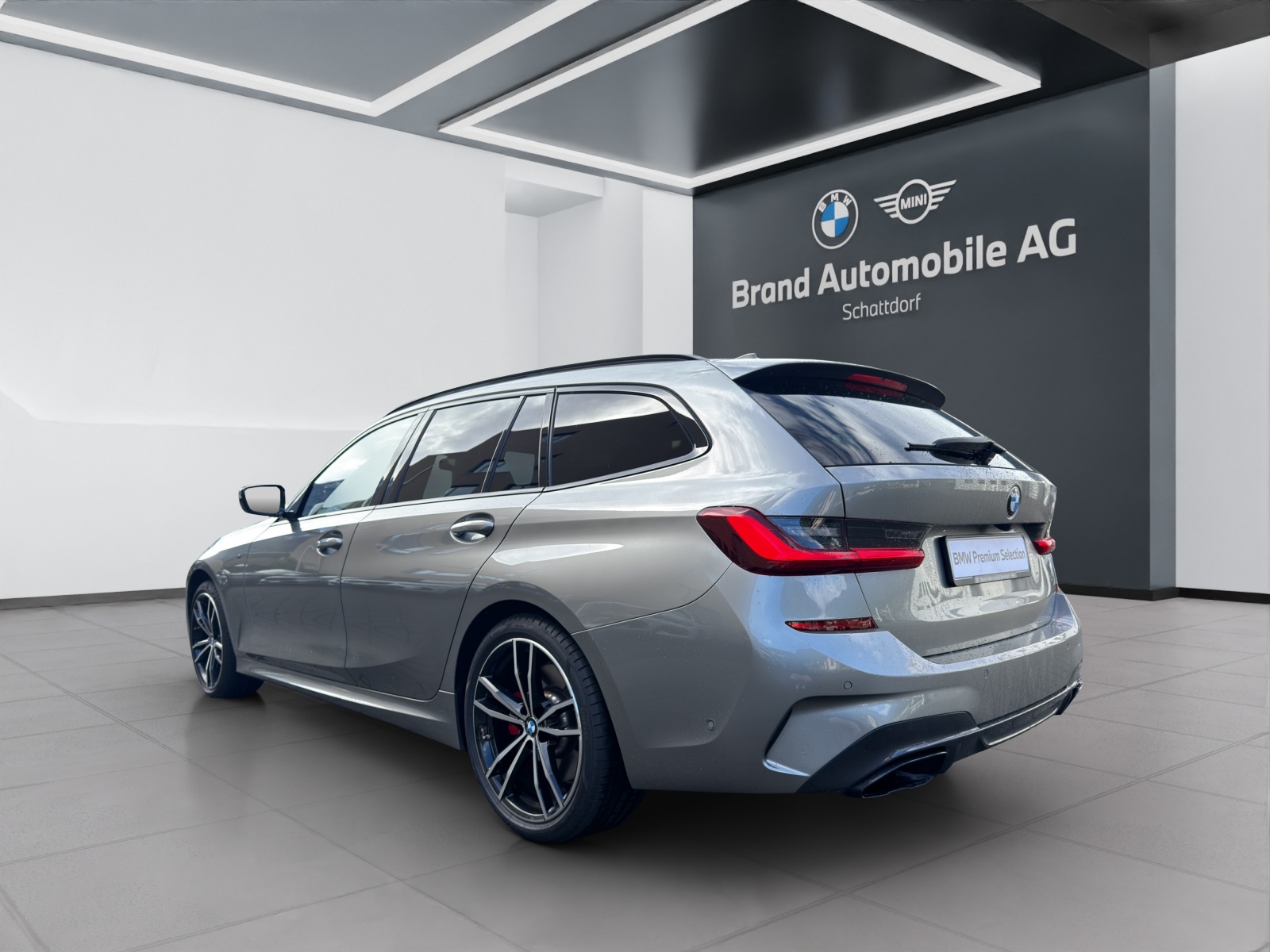 BMW M340i xDrive Touring-showroom-element-2