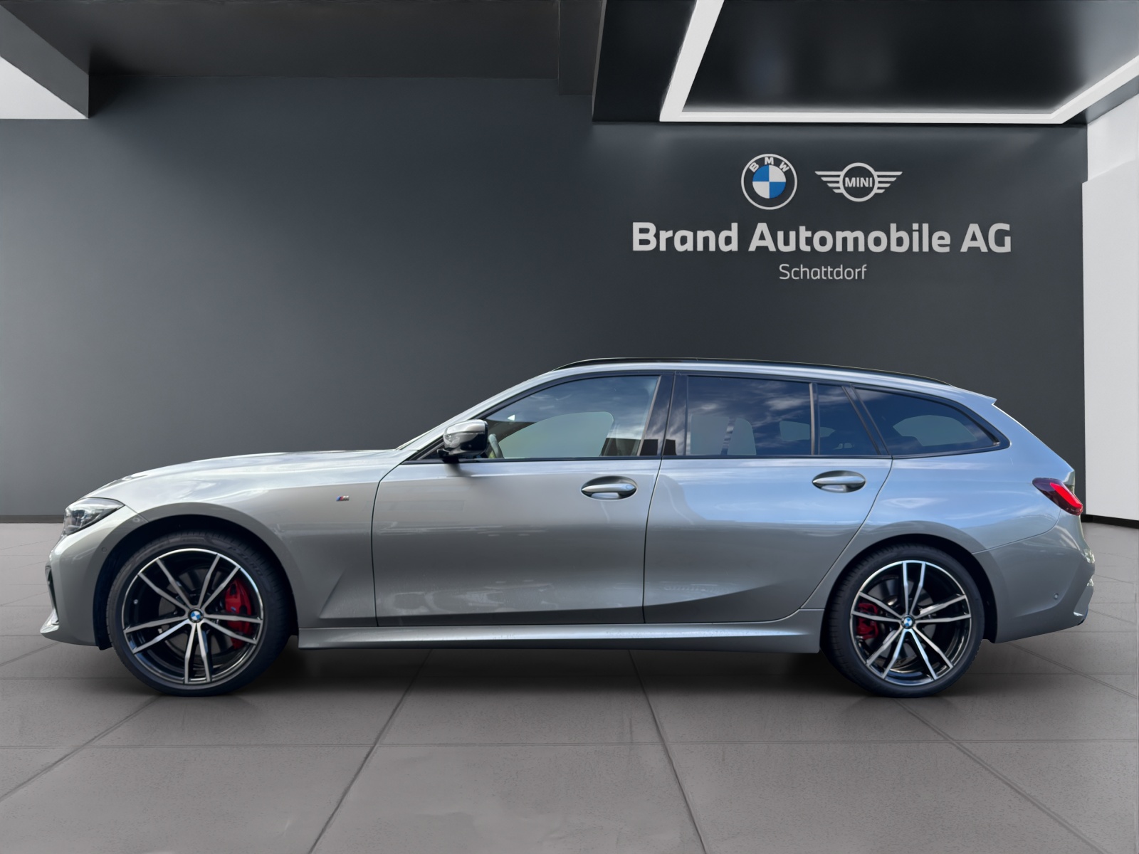 BMW M340i xDrive Touring-showroom-element-1