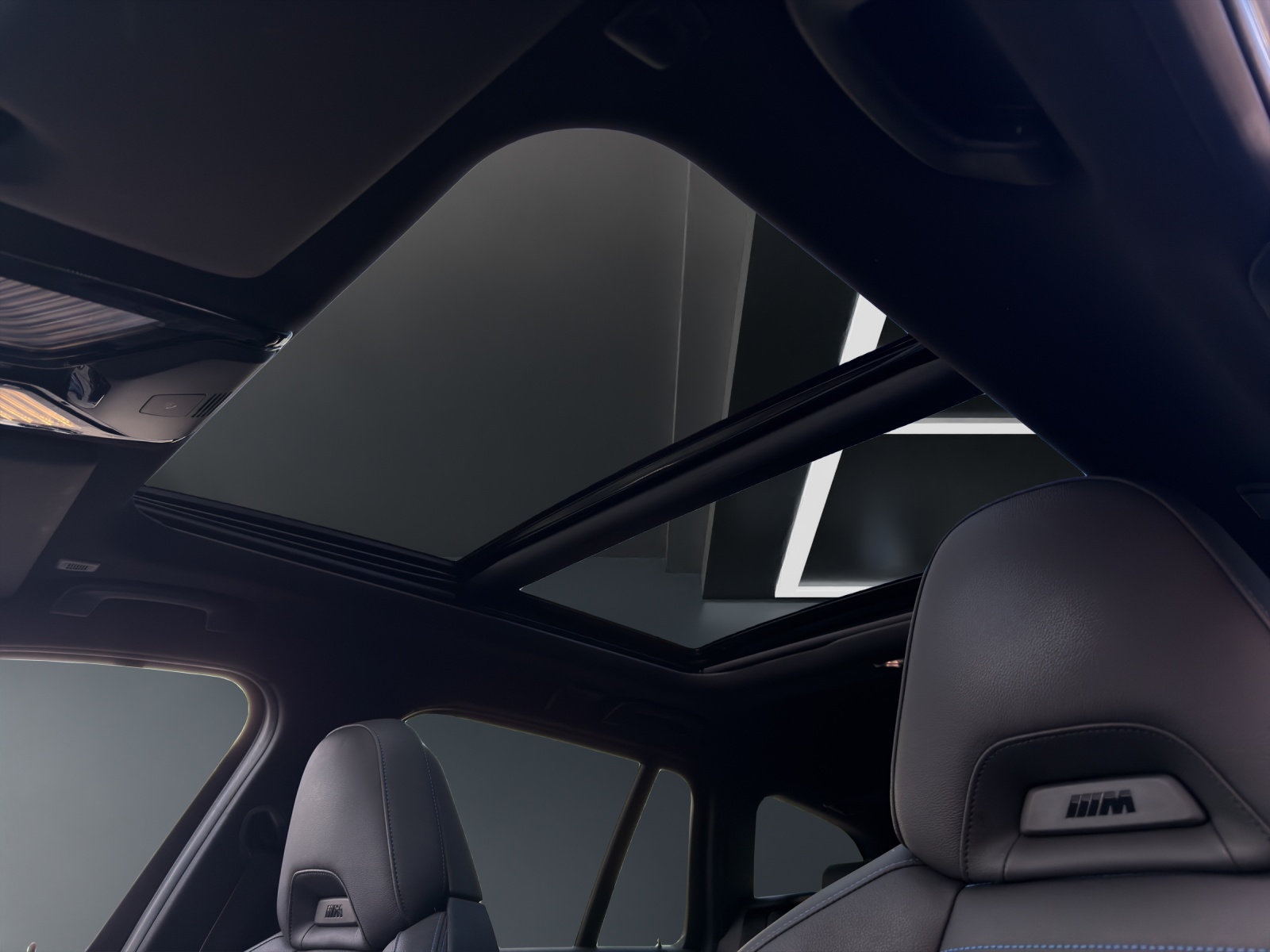 BMW M340i xDrive Touring-image-9