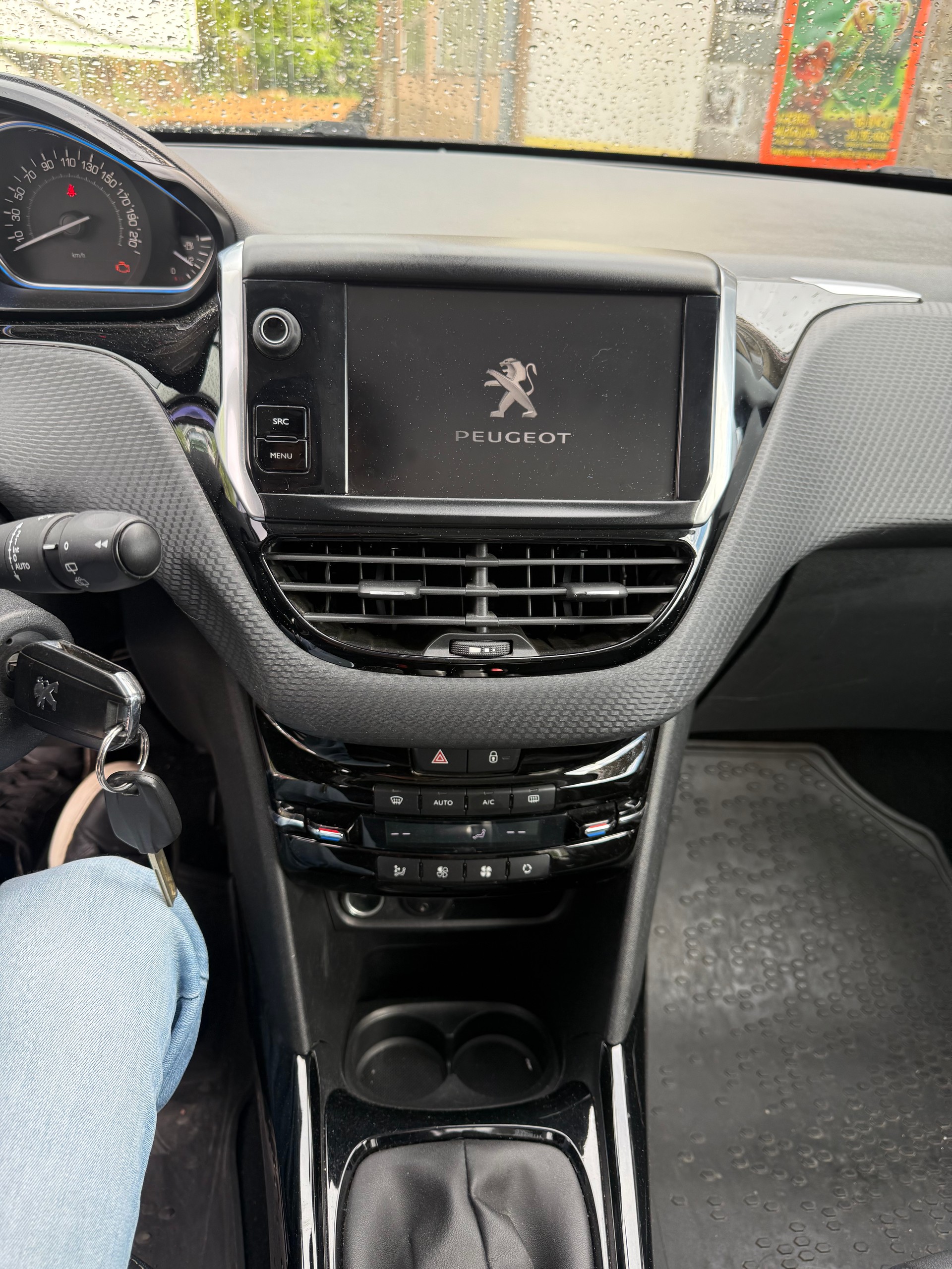 PEUGEOT 2008 1.2 PureTech Active-image-11