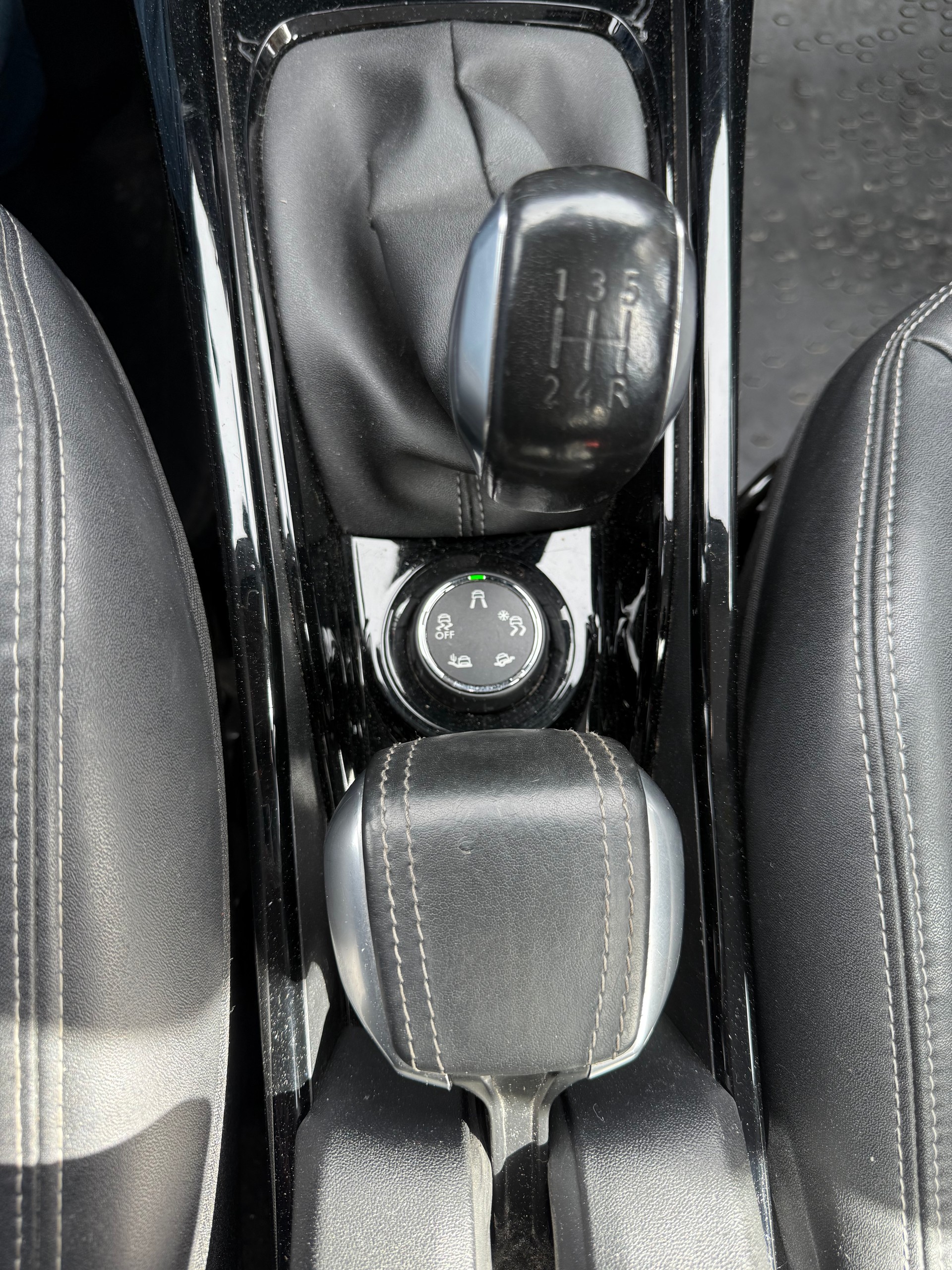 PEUGEOT 2008 1.2 PureTech Active-image-12