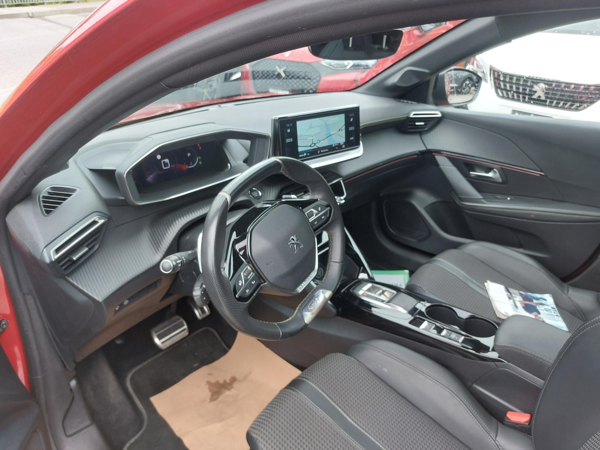 PEUGEOT 208 1.2 PureTech GT EAT8-image-8