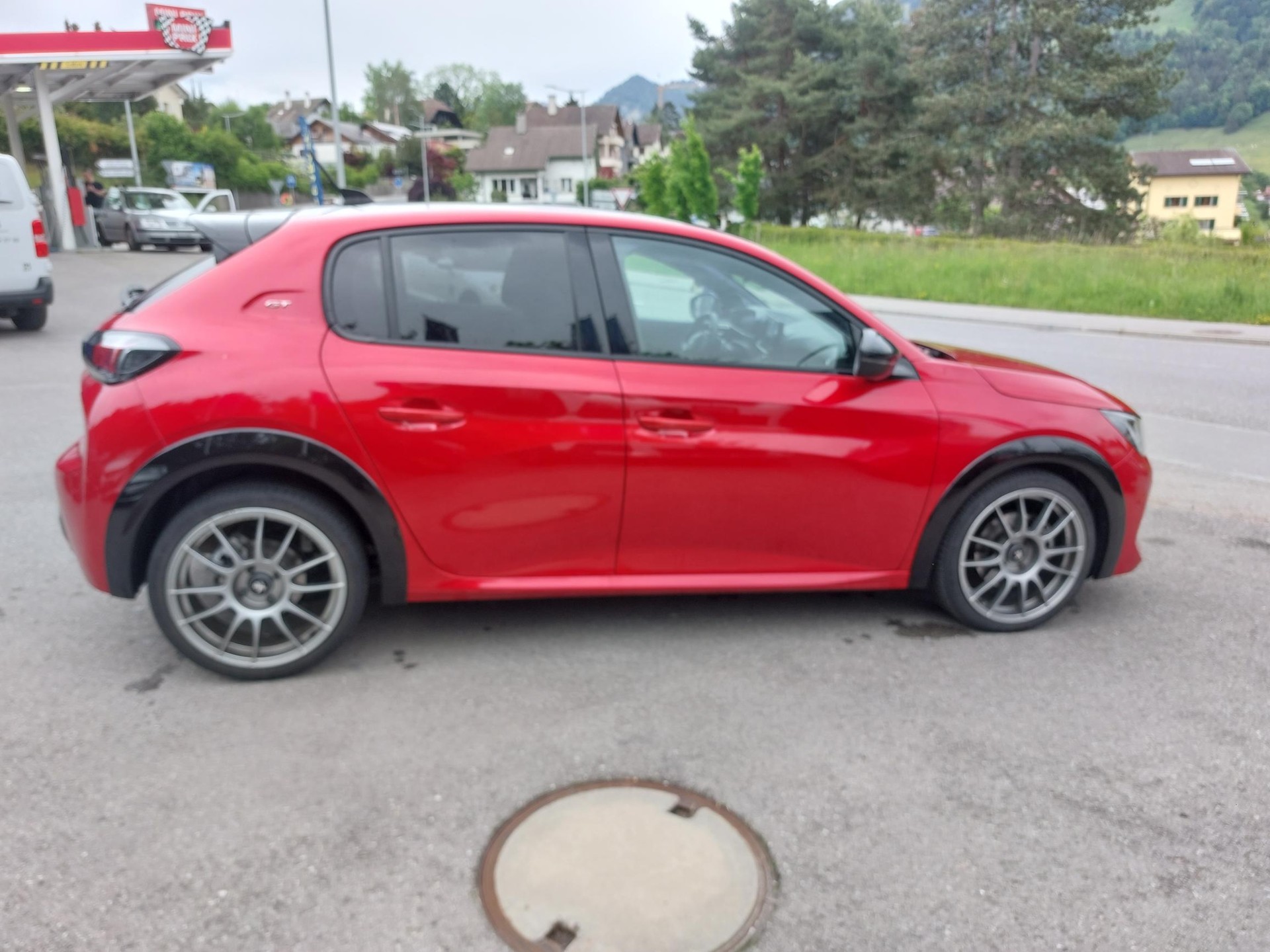 PEUGEOT 208 1.2 PureTech GT EAT8-image-4