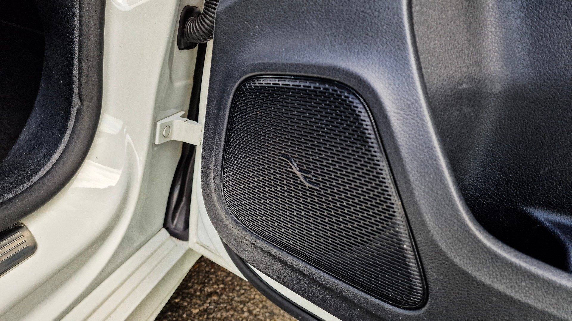 MERCEDES-BENZ A 180 d AMG Line-image-22