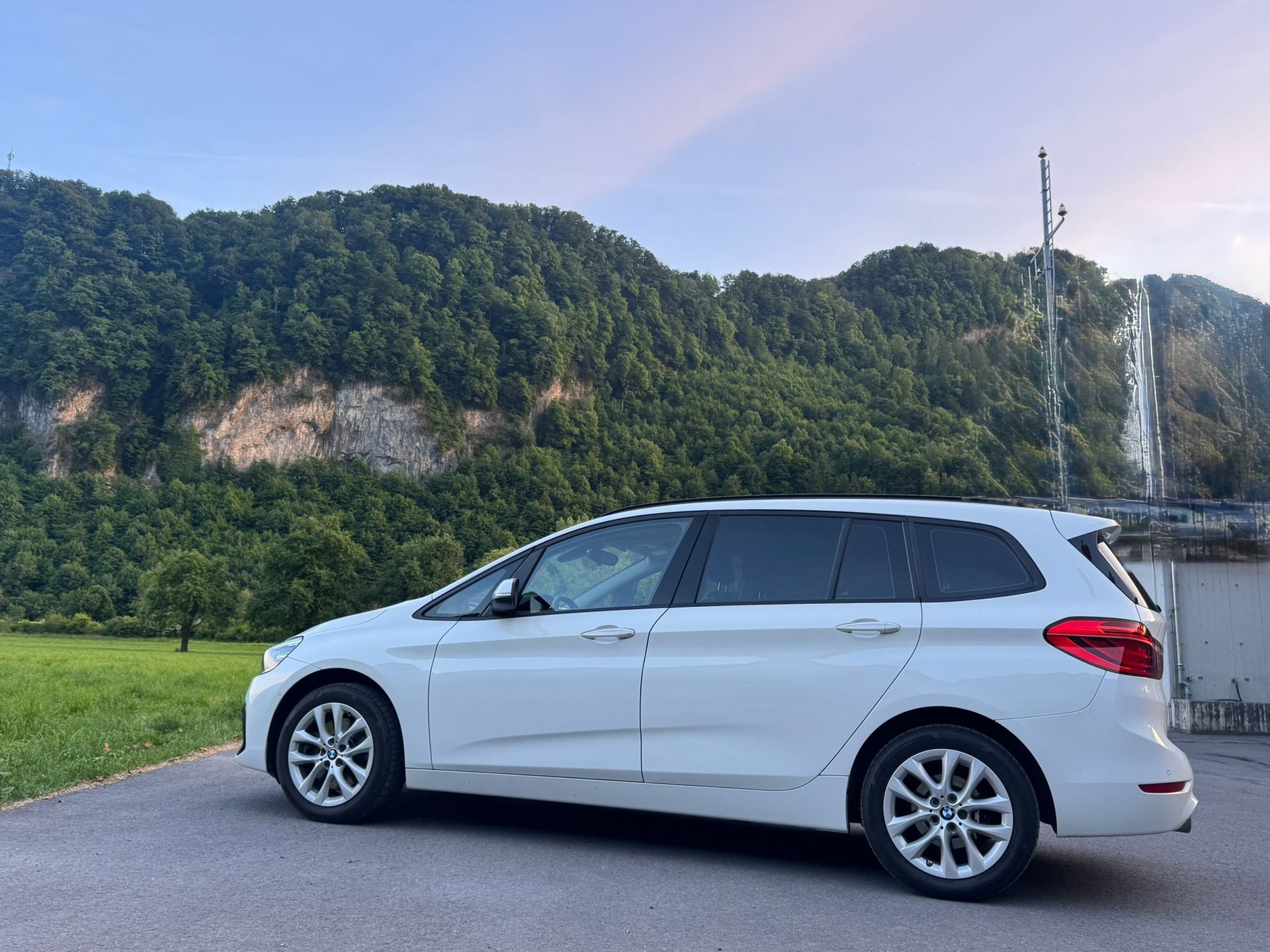 BMW 218d xDrive Gran Tourer Swiss Adv. Sport Stept.-image-4