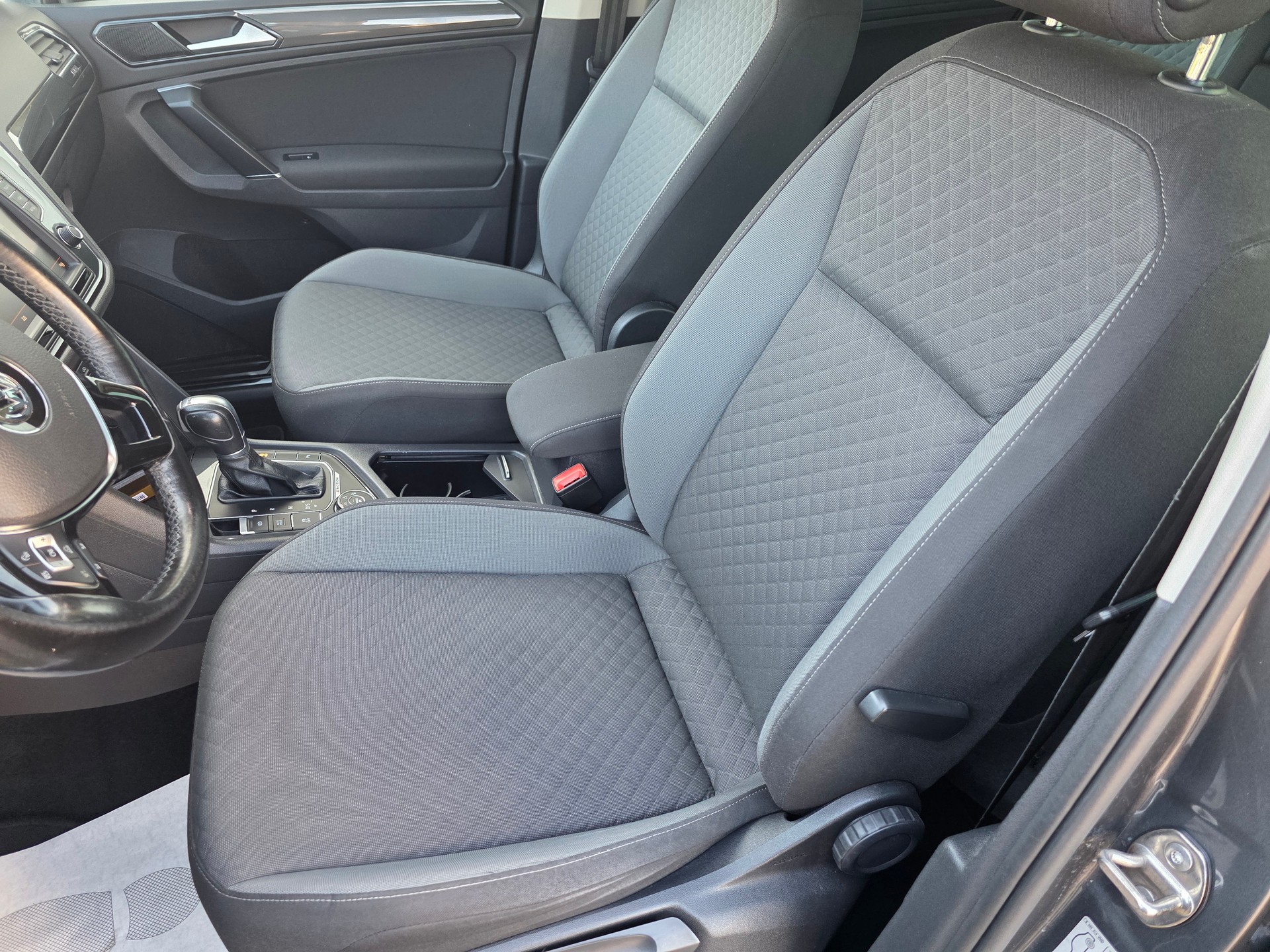 VW Tiguan 2.0 TDI SCR Comfortline 4Motion DSG-image-19