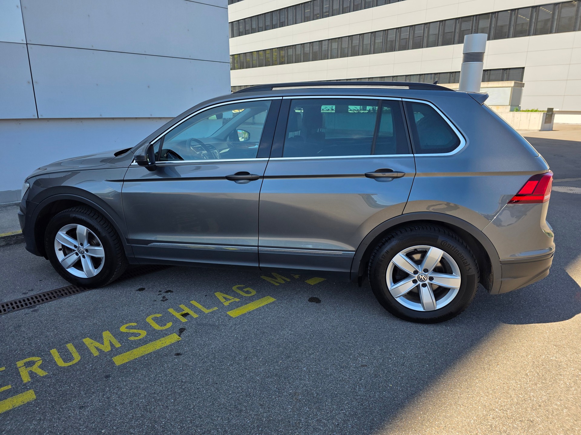 VW Tiguan 2.0 TDI SCR Comfortline 4Motion DSG-image-4