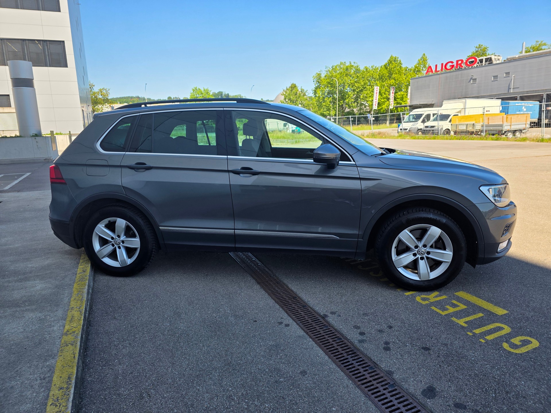 VW Tiguan 2.0 TDI SCR Comfortline 4Motion DSG-image-9
