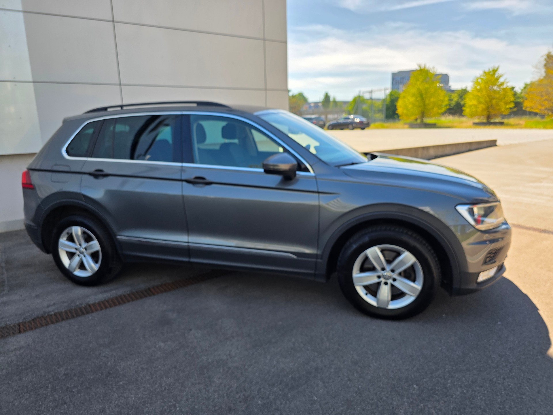 VW Tiguan 2.0 TDI SCR Comfortline 4Motion DSG-image-5