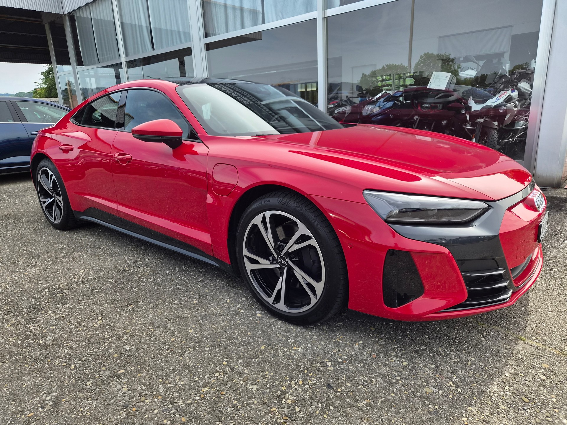 AUDI e-tron GT quattro-image-0