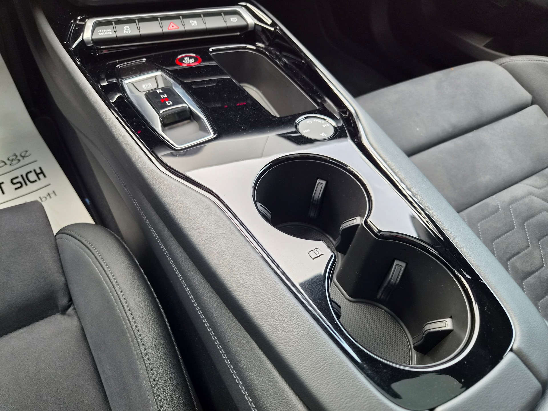 AUDI e-tron GT quattro-image-24