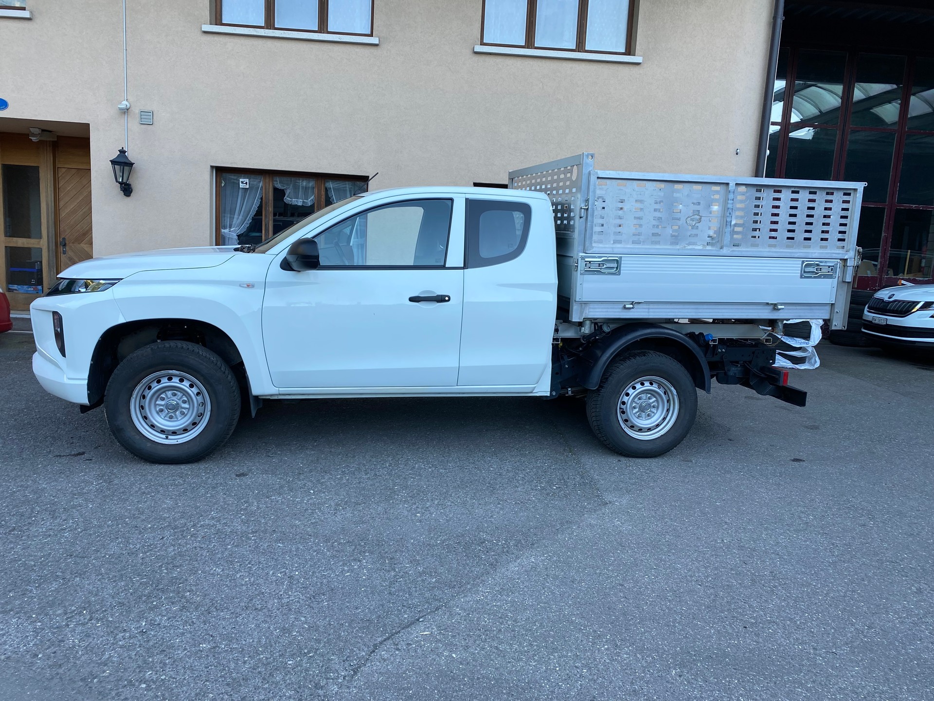 MITSUBISHI L 200 2.2 Value Club Cab-image-10