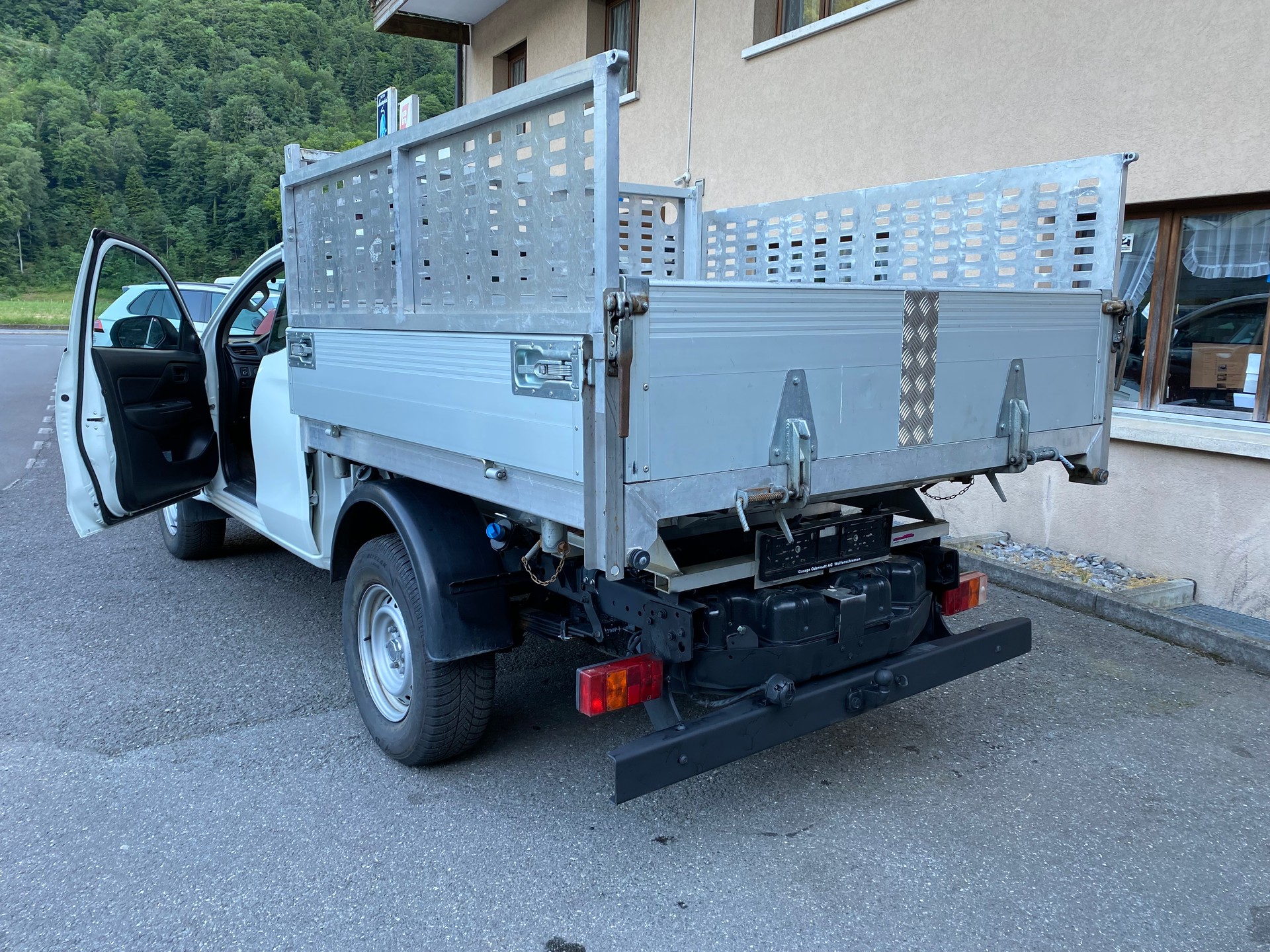 MITSUBISHI L 200 2.2 Value Club Cab-image-9