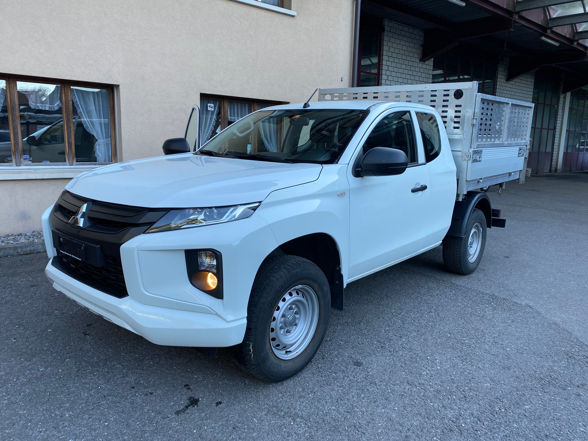MITSUBISHI L 200 2.2 Value Club Cab-image-11