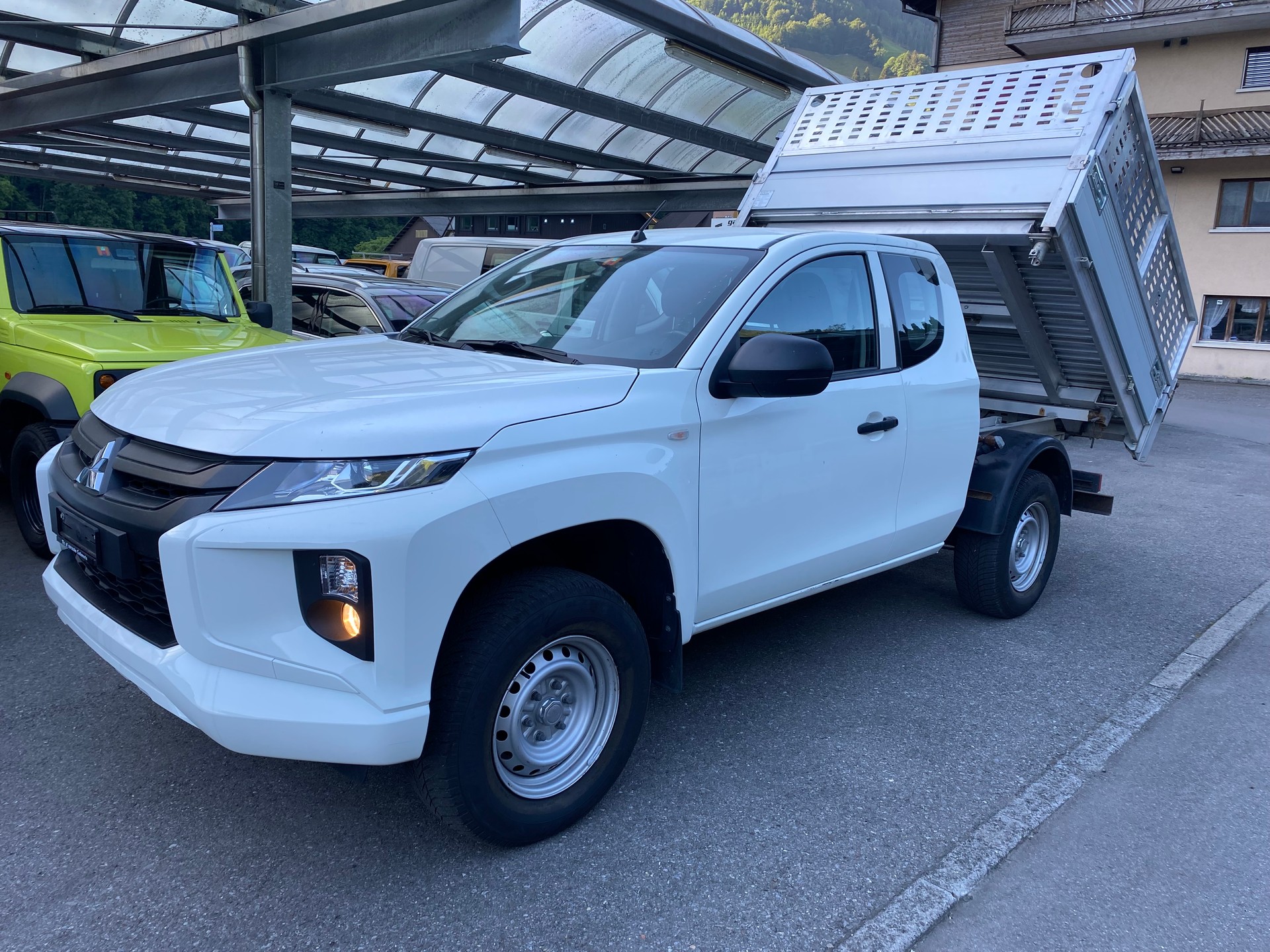 MITSUBISHI L 200 2.2 Value Club Cab-image-7
