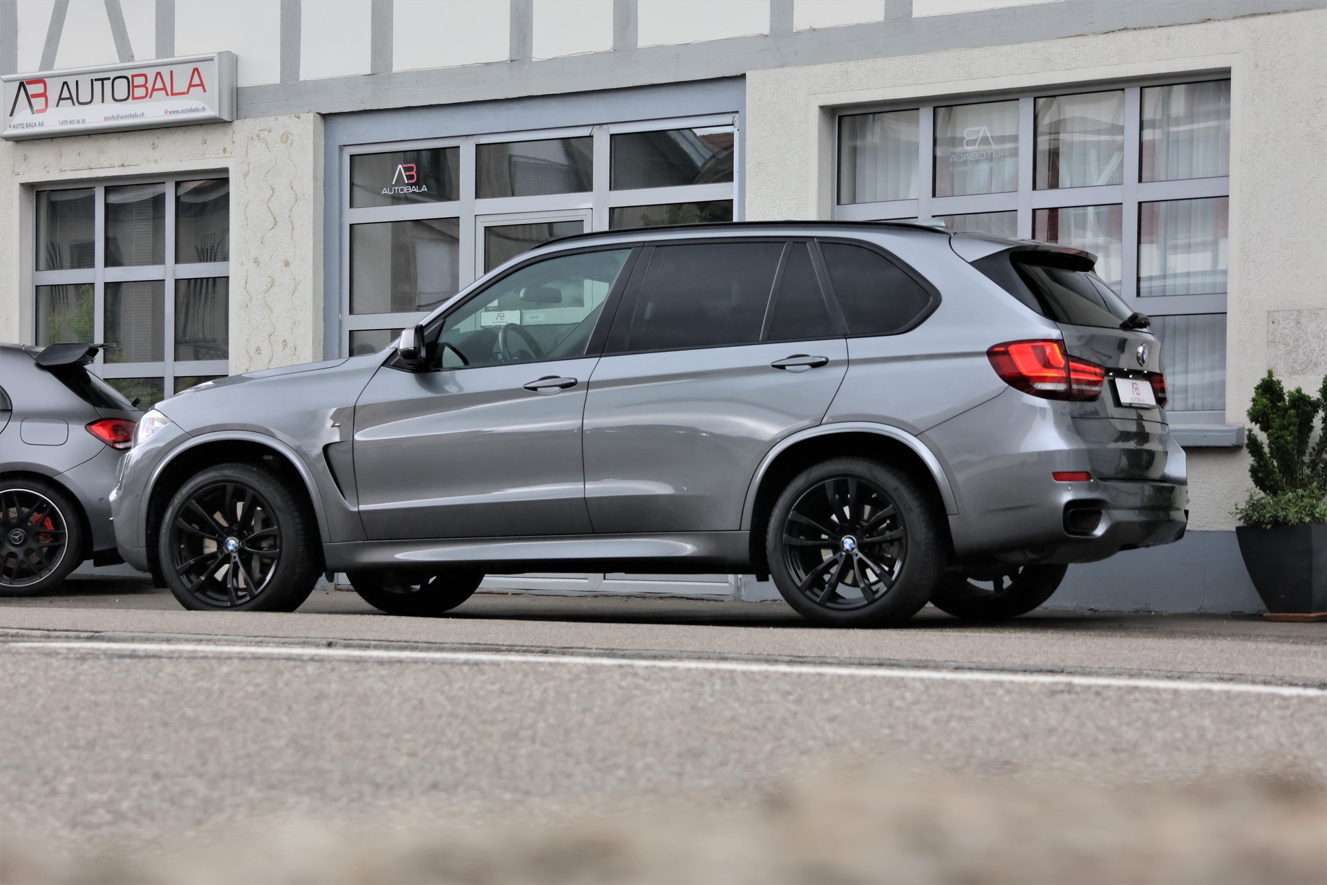 BMW X5 xDrive M50d Steptronic (CH) 7 Plätzer + 3.5T AHK-showroom-element-3