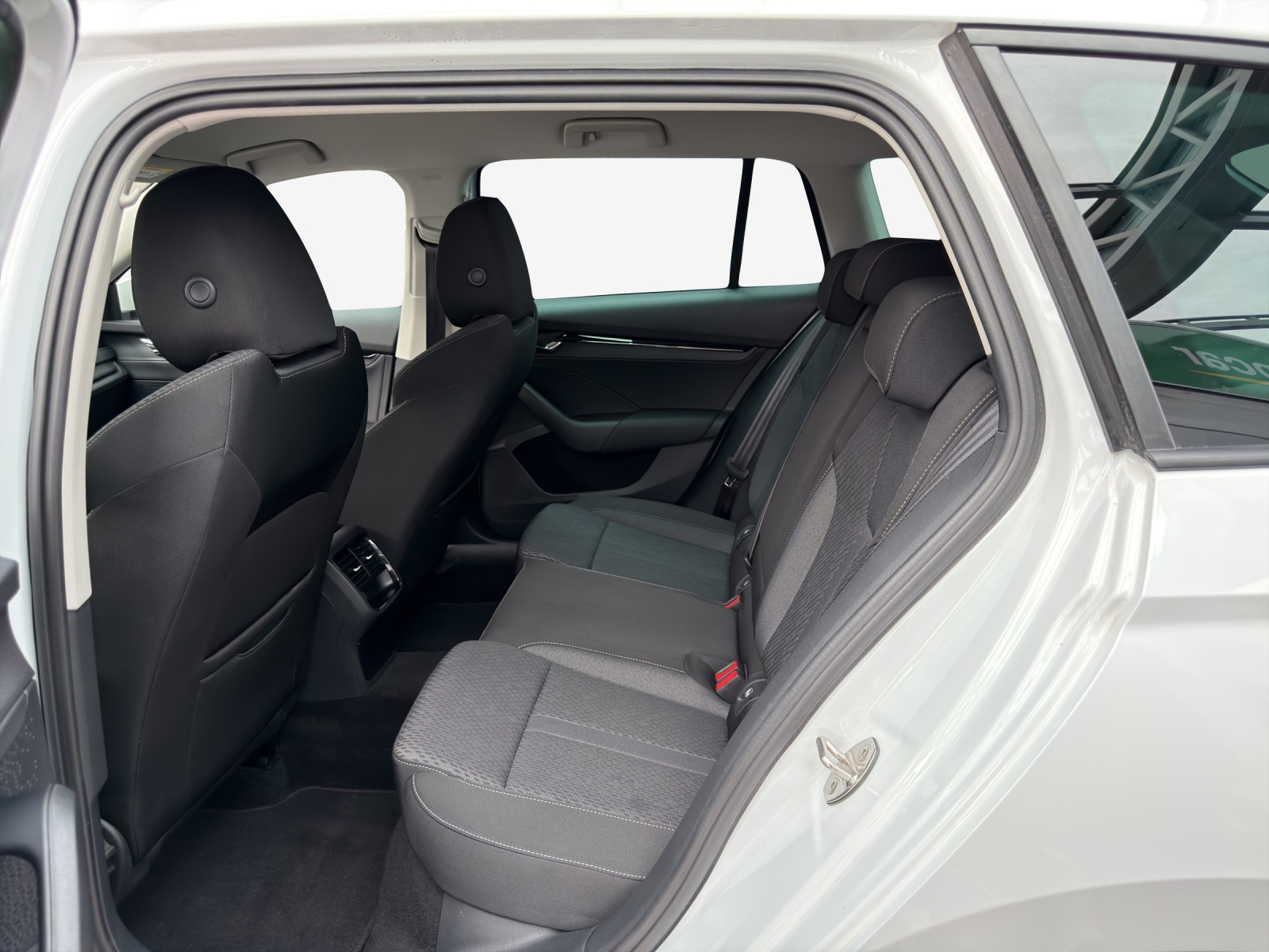 SKODA Octavia Combi 2.0 TSI Ambition DSG 4x4-image-11