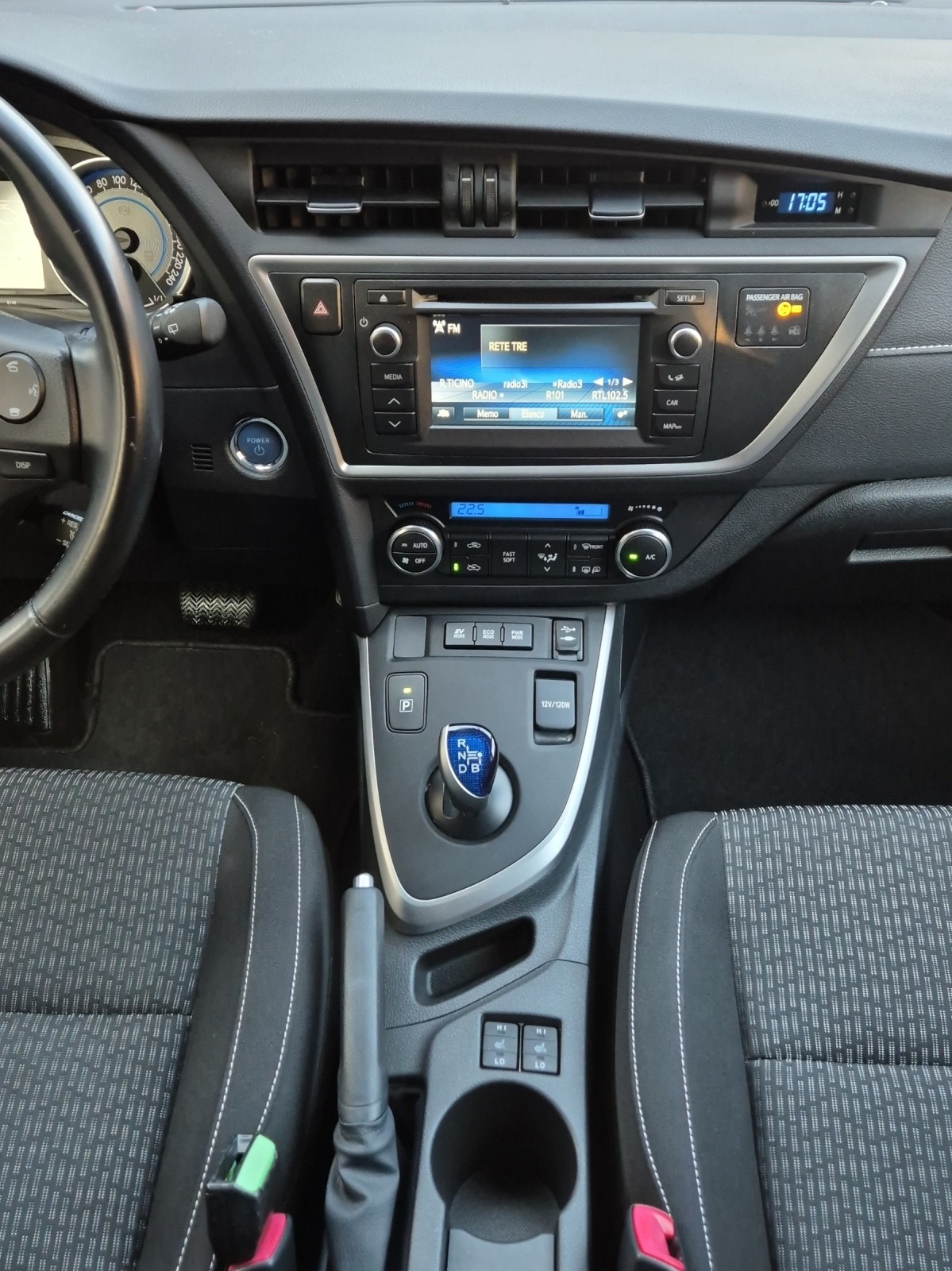 TOYOTA Auris 1.8 16V HSD Linea Trend-image-13