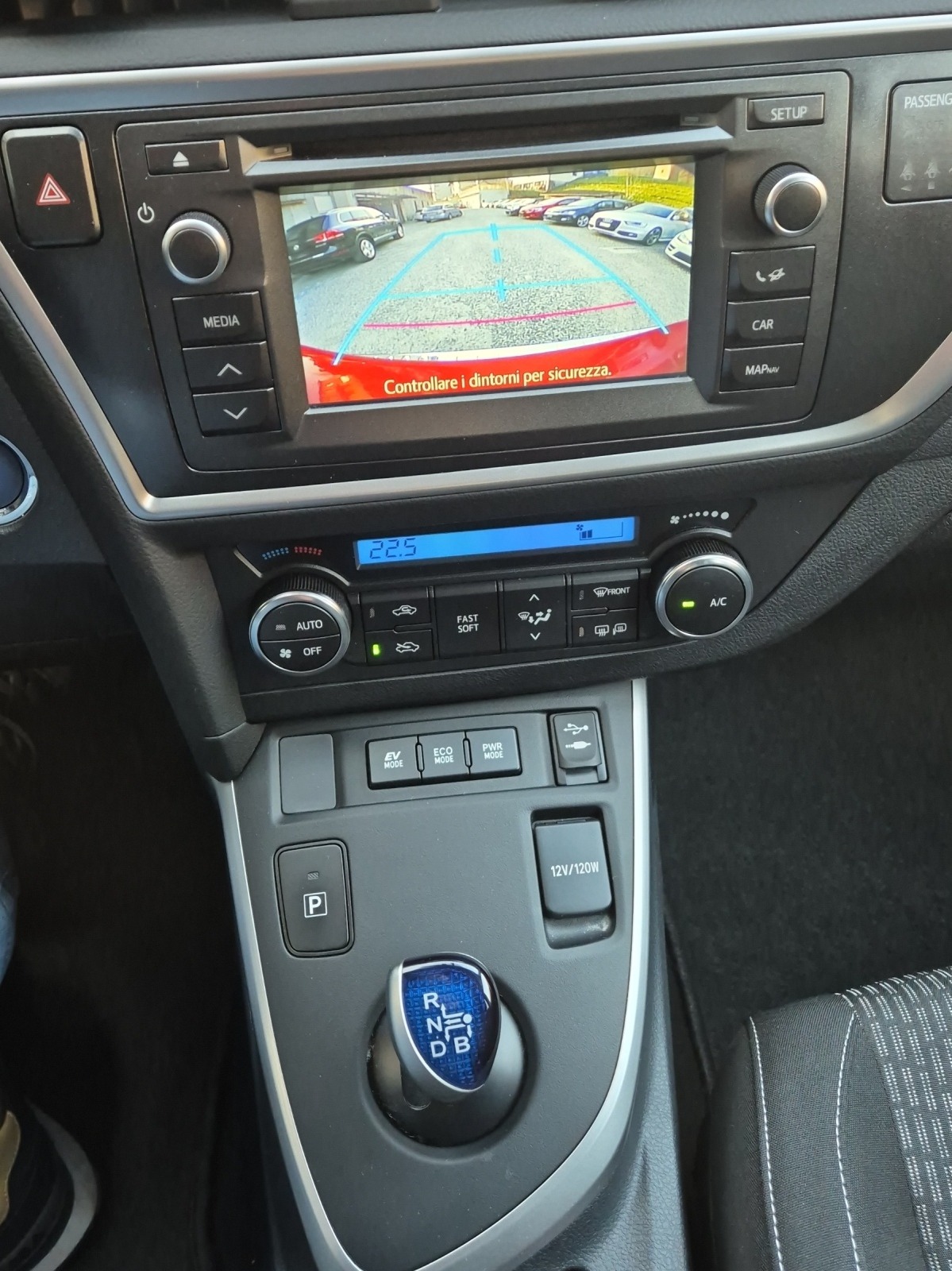 TOYOTA Auris 1.8 16V HSD Linea Trend-image-11