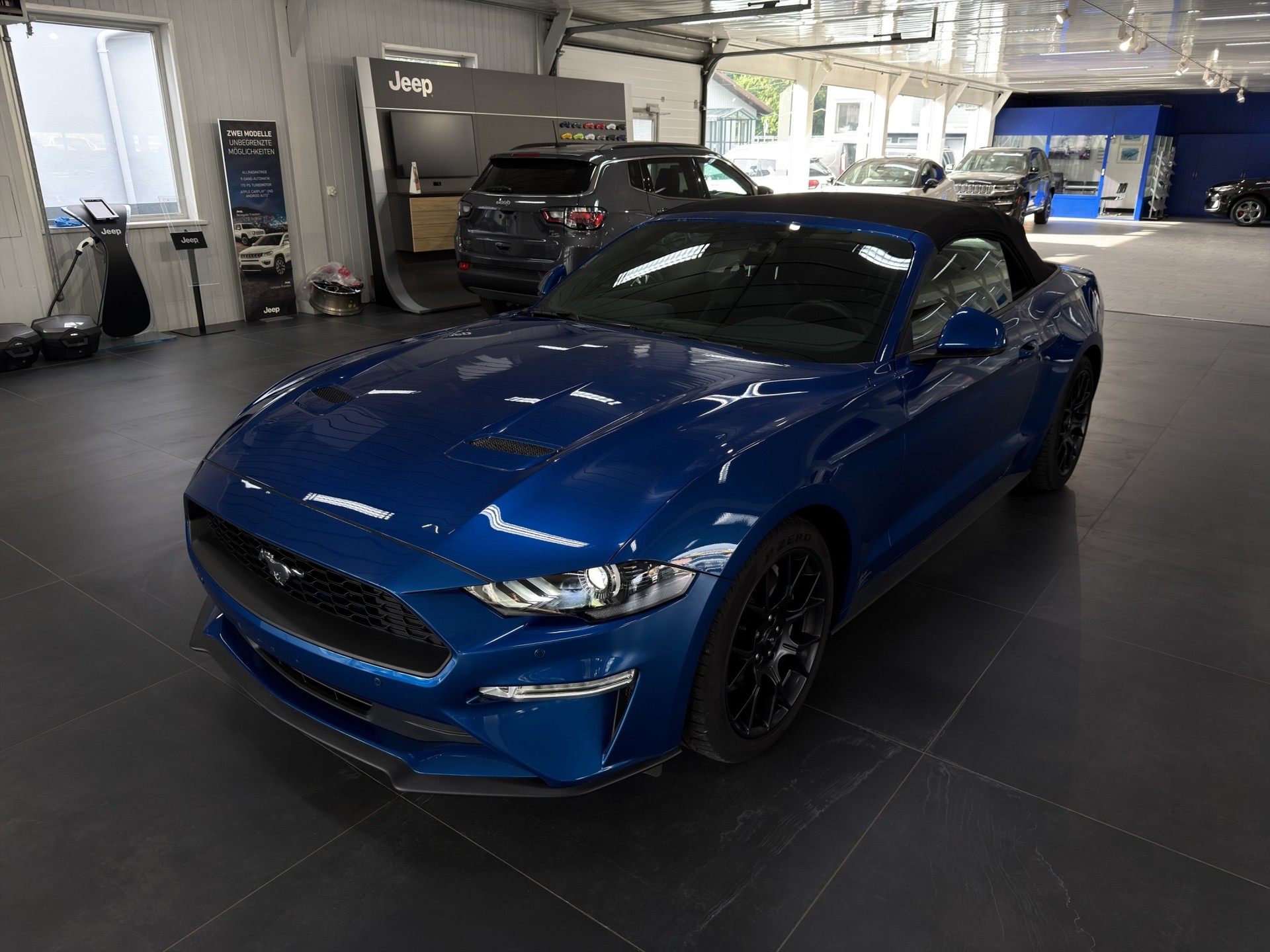 FORD Mustang Convertible 2.3-image-10