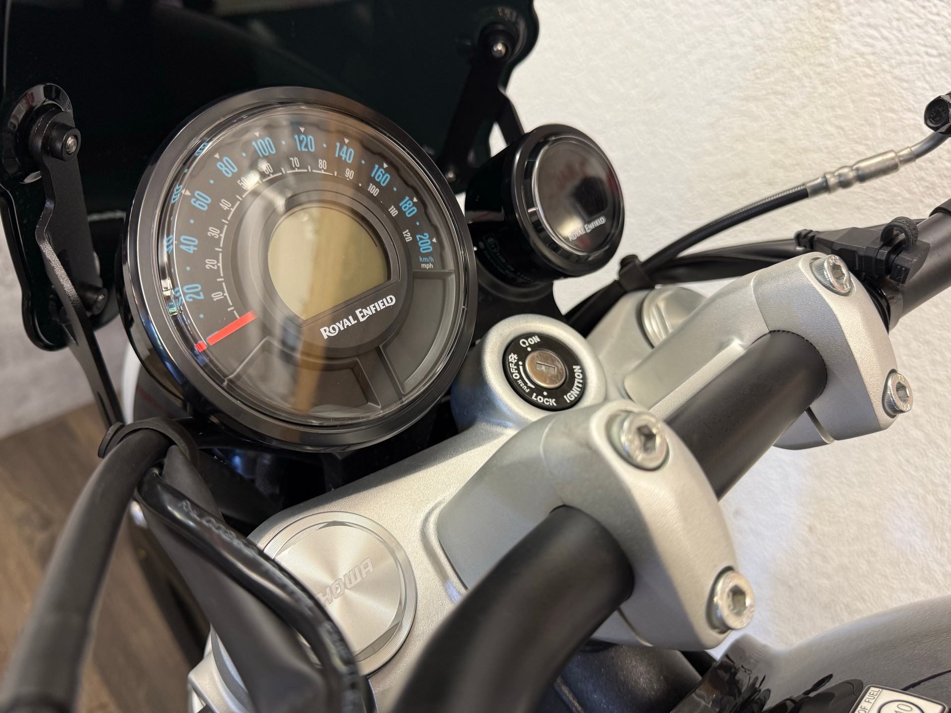 ROYAL ENFIELD Super Meteor 650 Astral-image-7