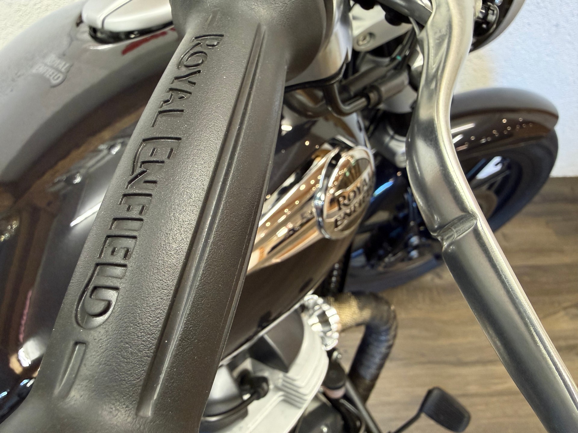 ROYAL ENFIELD Super Meteor 650 Astral-image-3