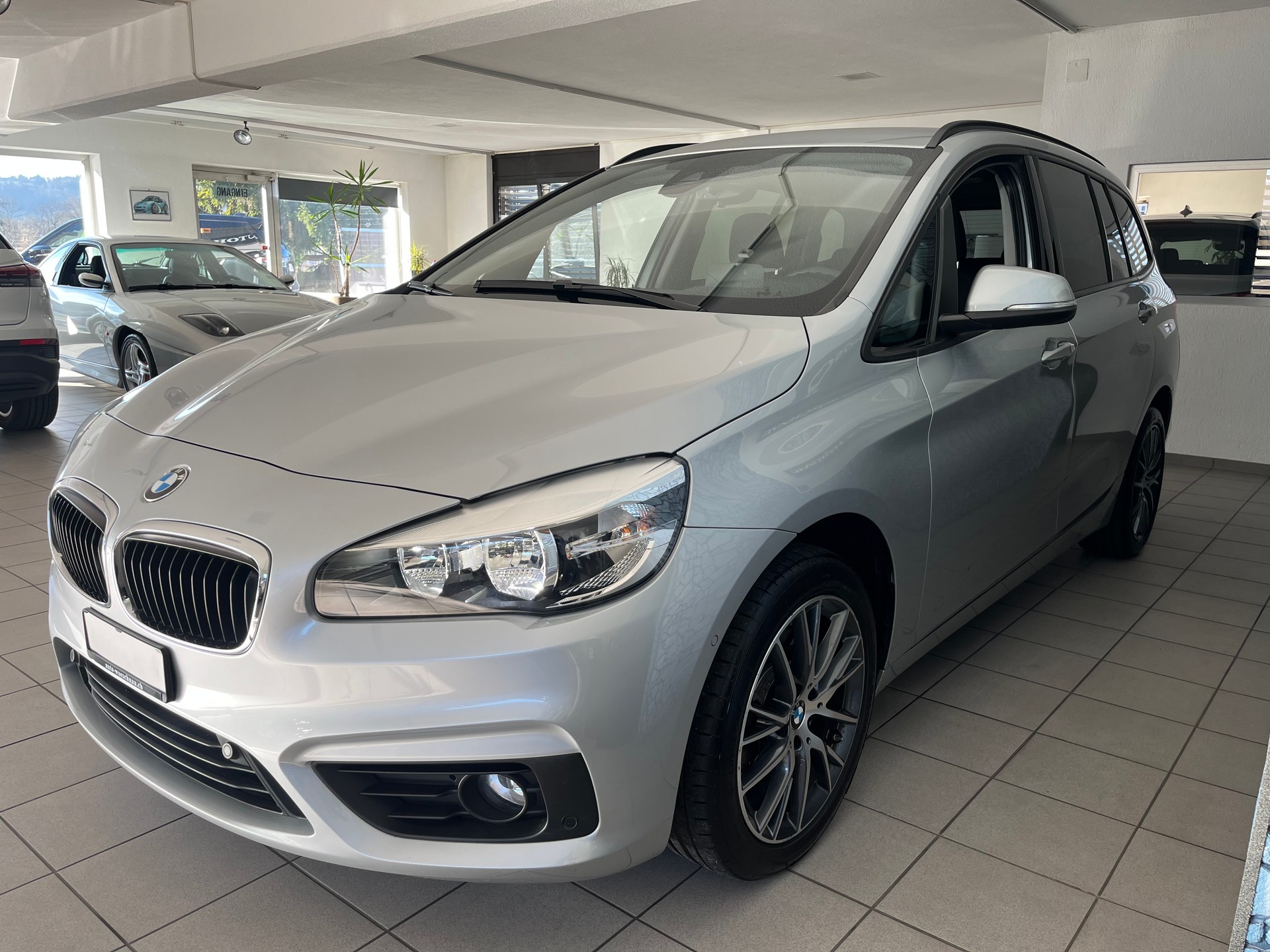 BMW 218d Gran Tourer Steptronic-image-5