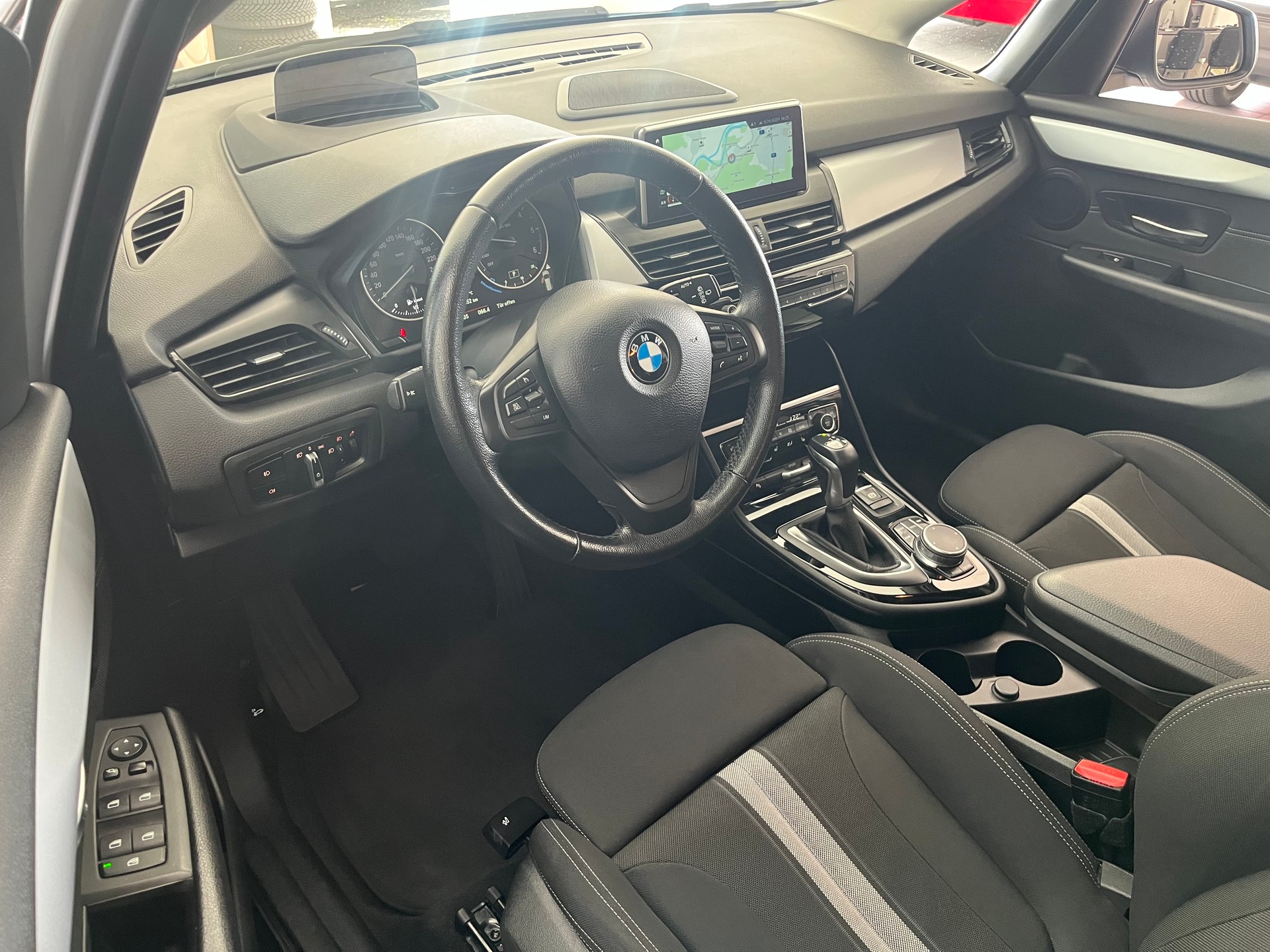 BMW 218d Gran Tourer Steptronic-image-9