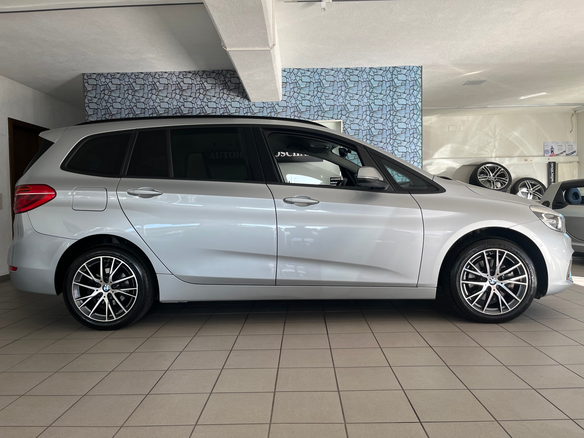 BMW 218d Gran Tourer Steptronic-image-2