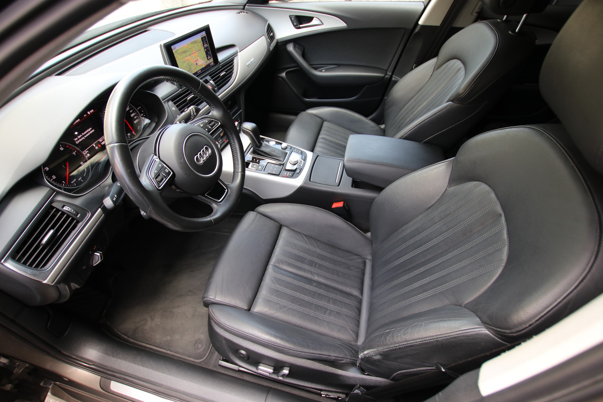 AUDI A6 Avant 3.0 TFSI V6 quattro S-tronic-image-11