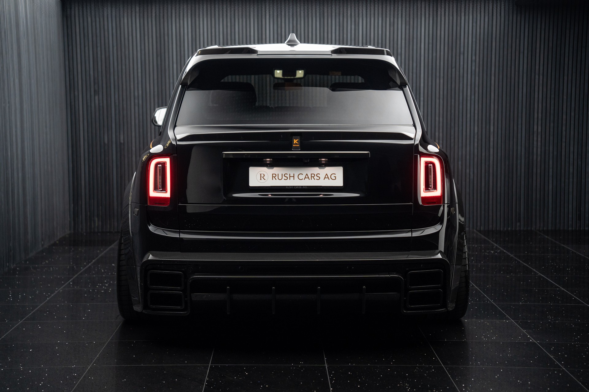 ROLLS-ROYCE Cullinan 6.7 V12 Black Badge KEYVANY-showroom-element-3
