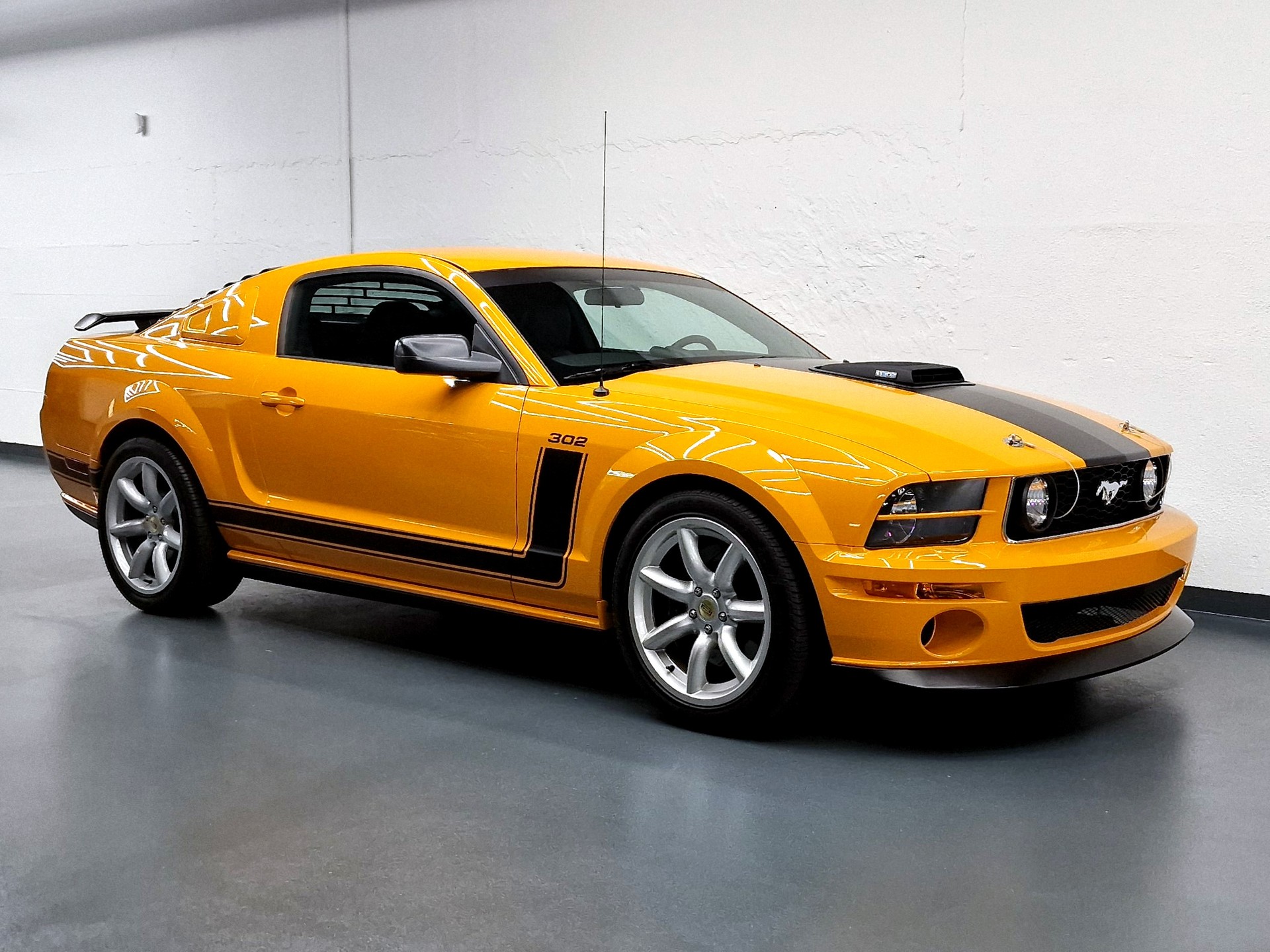 FORD Mustang Saleen Parnelli Jones 155 of 500-showroom-element-1