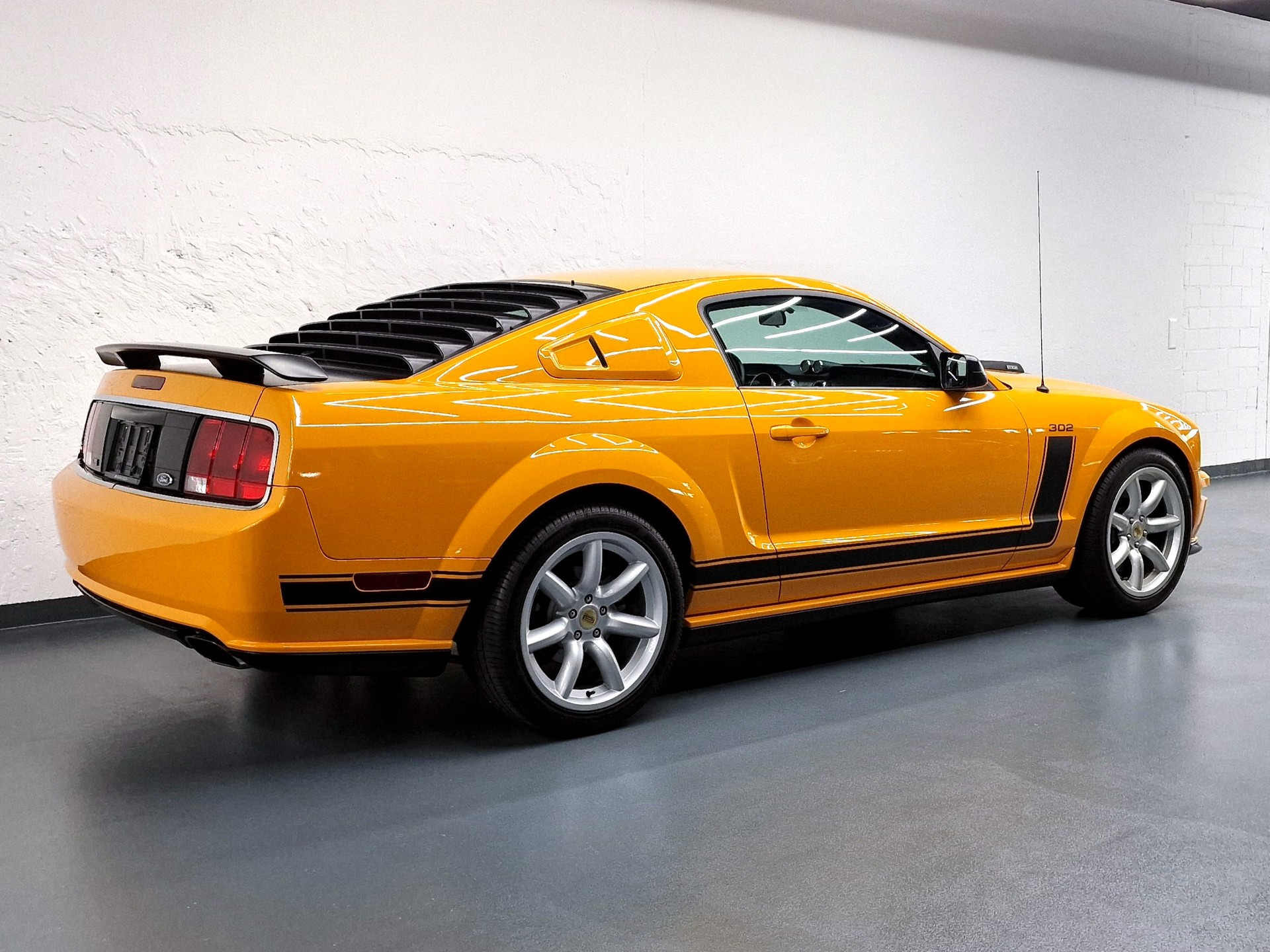 FORD Mustang Saleen Parnelli Jones 155 of 500-showroom-element-2