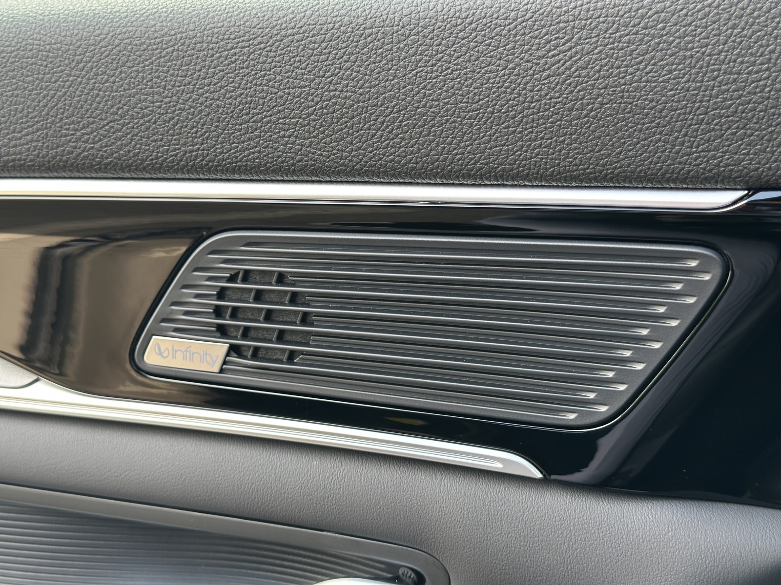 BYD Seal U DM-i Design AWD / Voll Ausstattung-image-18