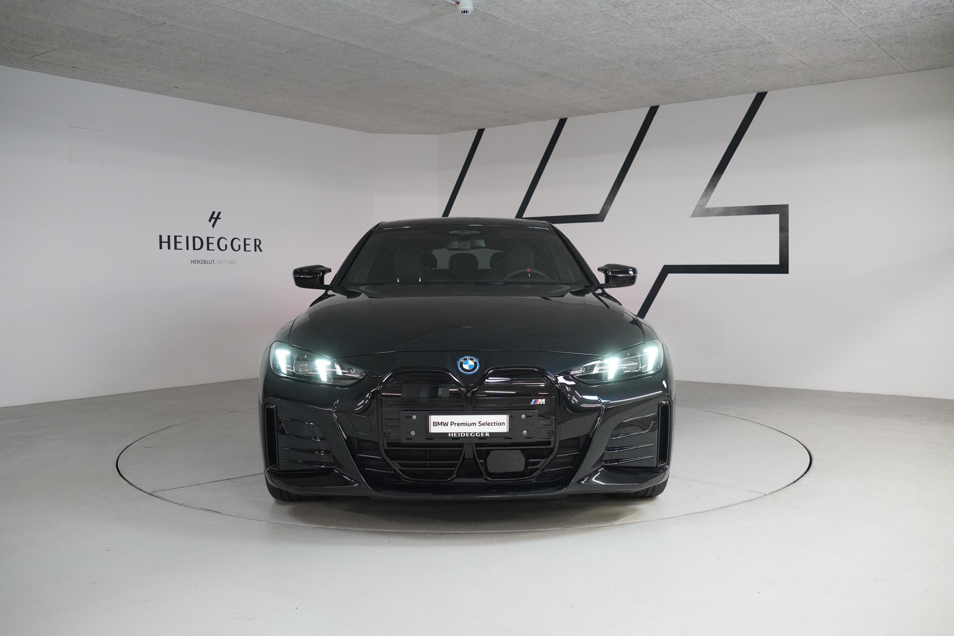 BMW i4 M60 M Sport Pro-showroom-element-1