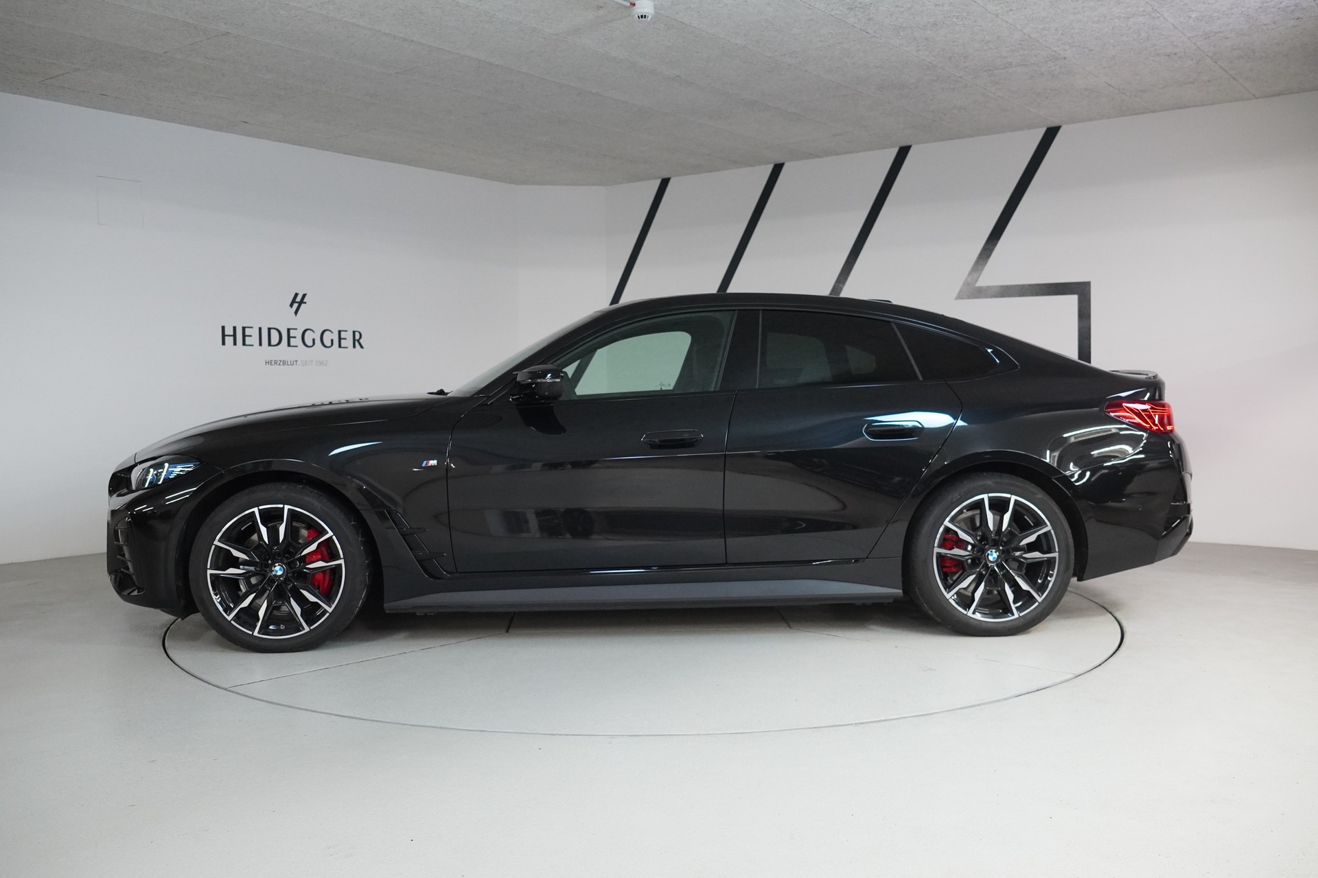 BMW i4 M60 M Sport Pro-showroom-element-3