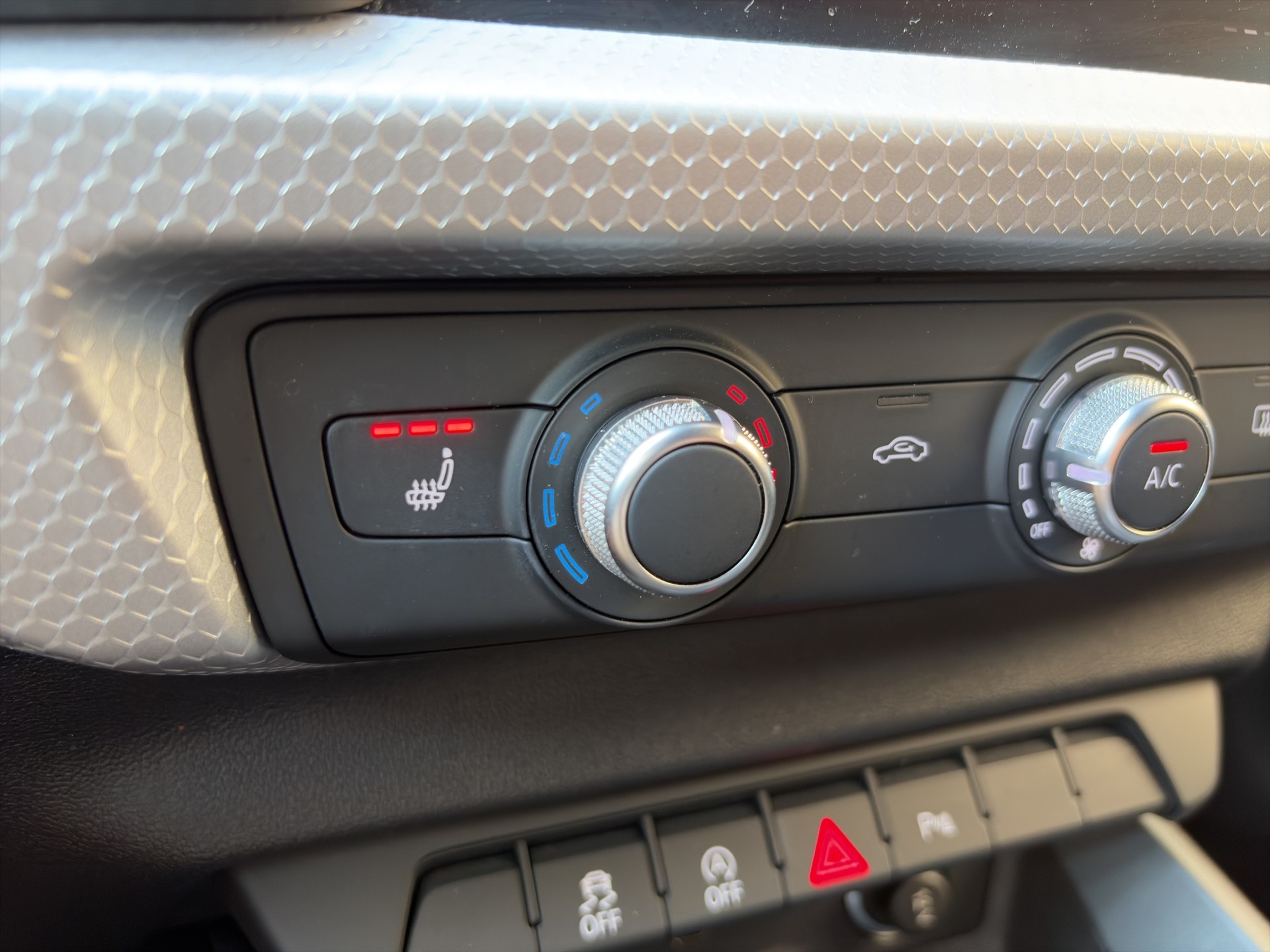 AUDI A1 allstreet 30 TFSI Attraction S-tronic-image-22