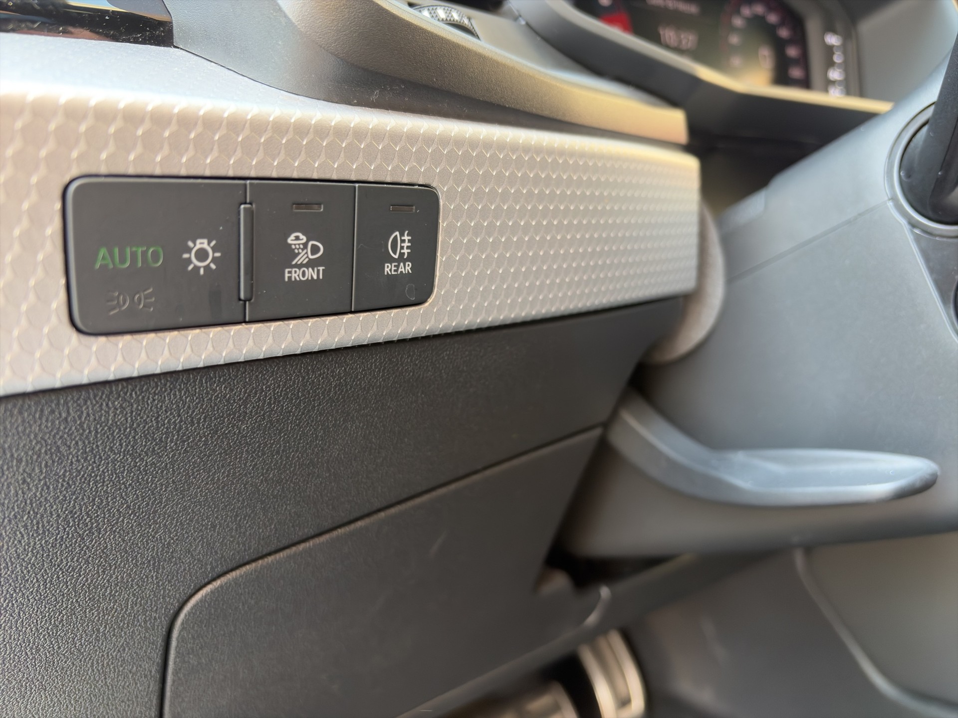 AUDI A1 allstreet 30 TFSI Attraction S-tronic-image-28