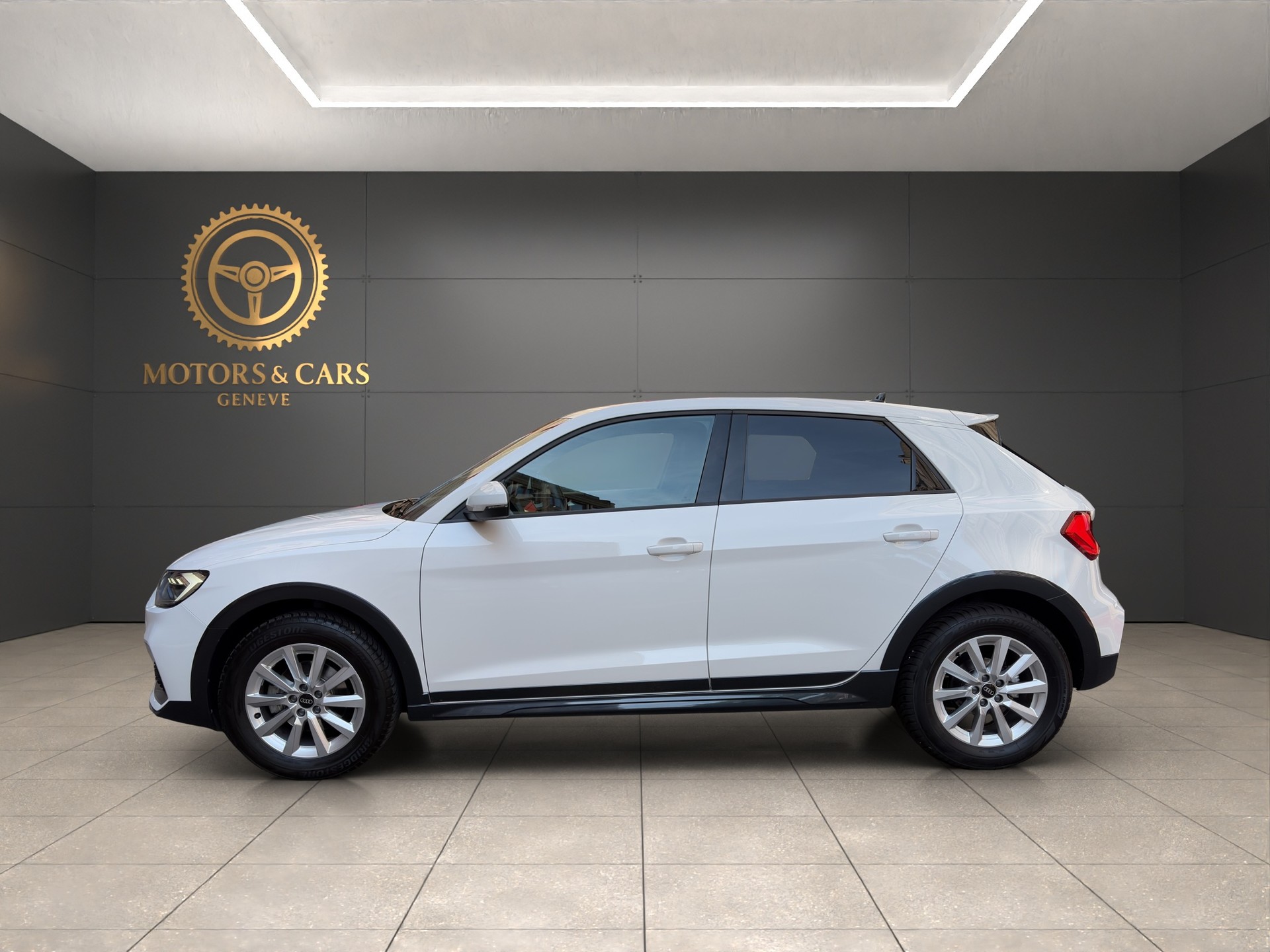 AUDI A1 allstreet 30 TFSI Attraction S-tronic-image-4