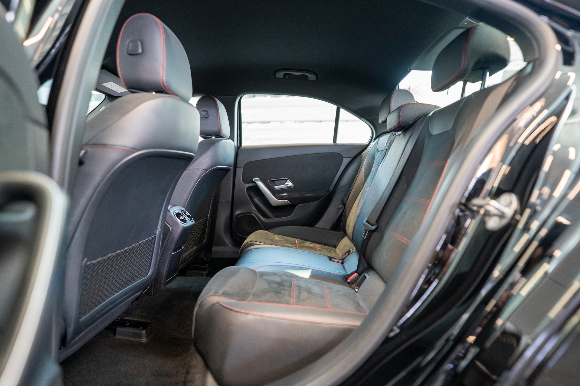 MERCEDES-BENZ A 200 AMG Line Limousine / Navi / Rückfahrkamera-image-10
