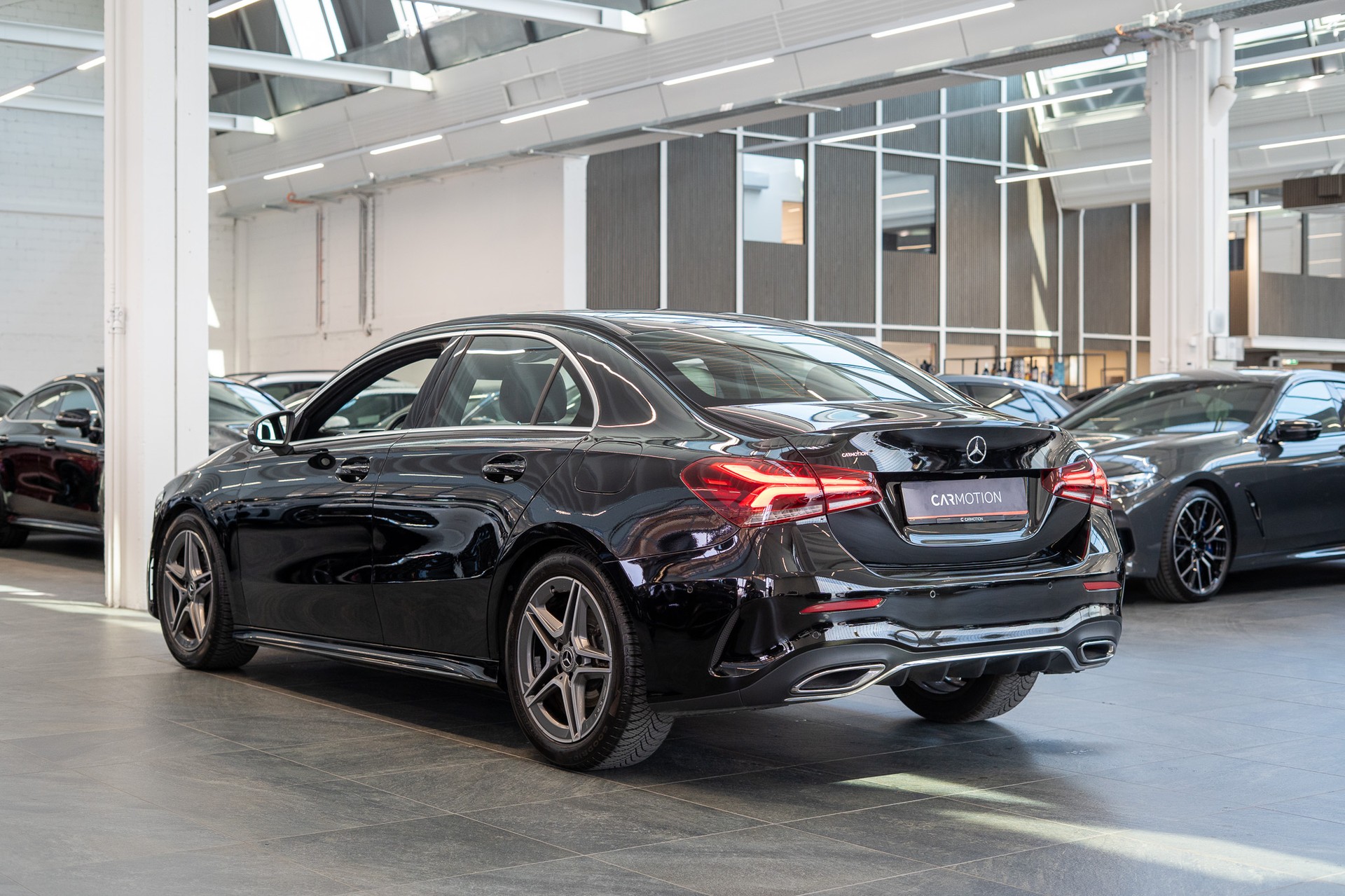 MERCEDES-BENZ A 200 AMG Line Limousine / Navi / Rückfahrkamera-showroom-element-3