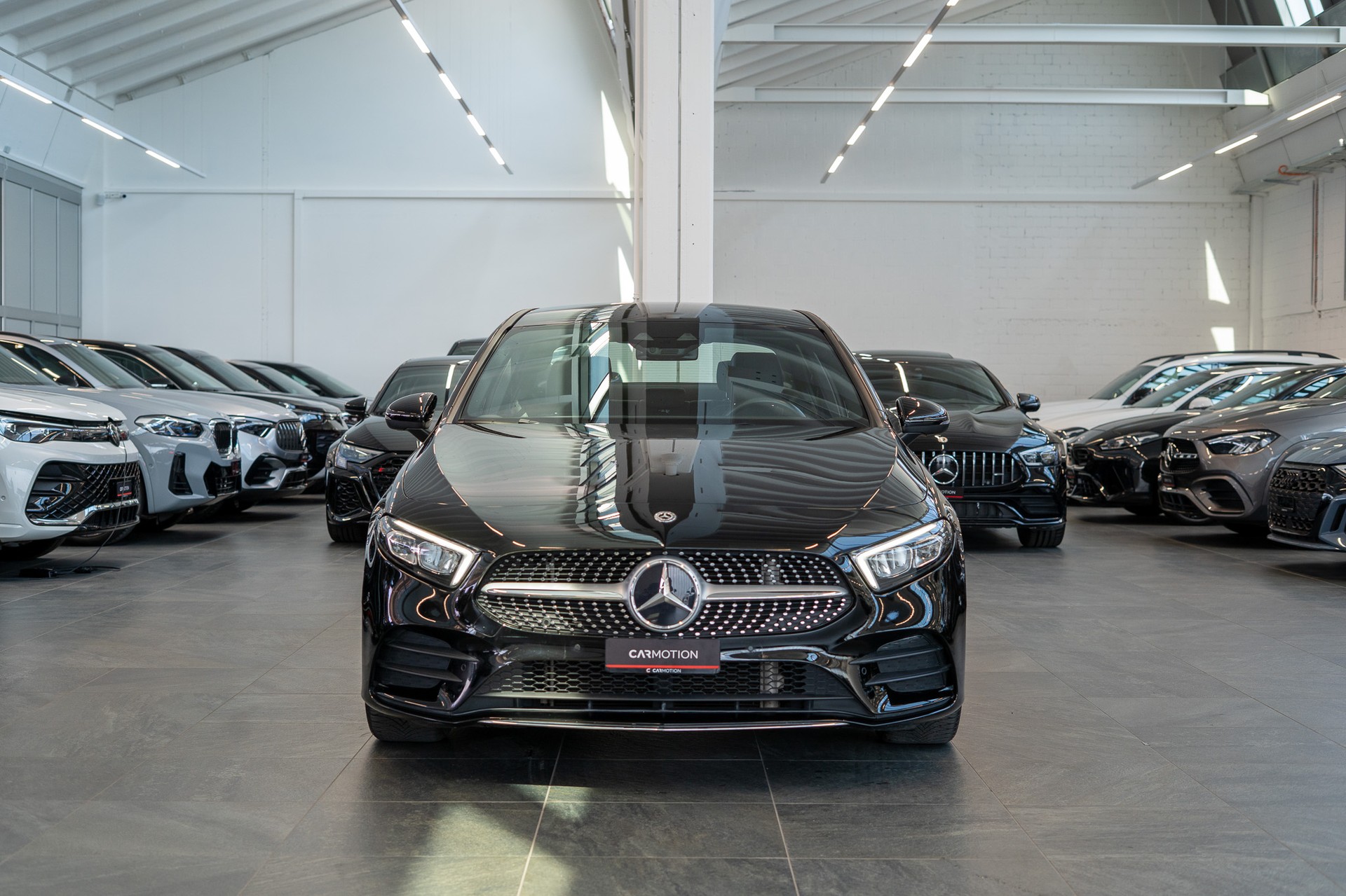 MERCEDES-BENZ A 200 AMG Line Limousine / Navi / Rückfahrkamera-showroom-element-1